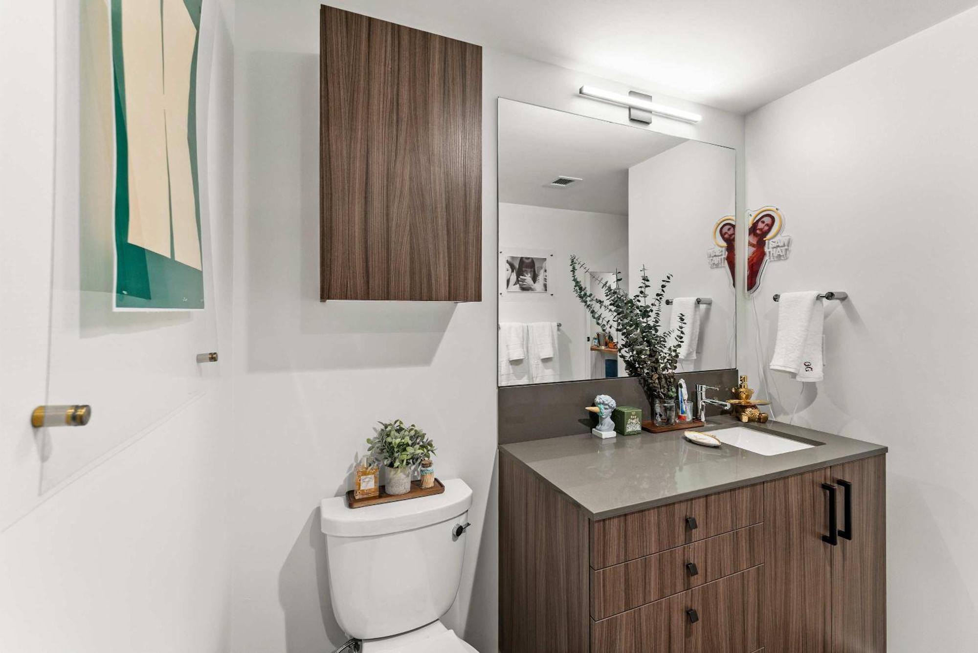 Apartment The Dazzling Two-bedroom Two-bath In