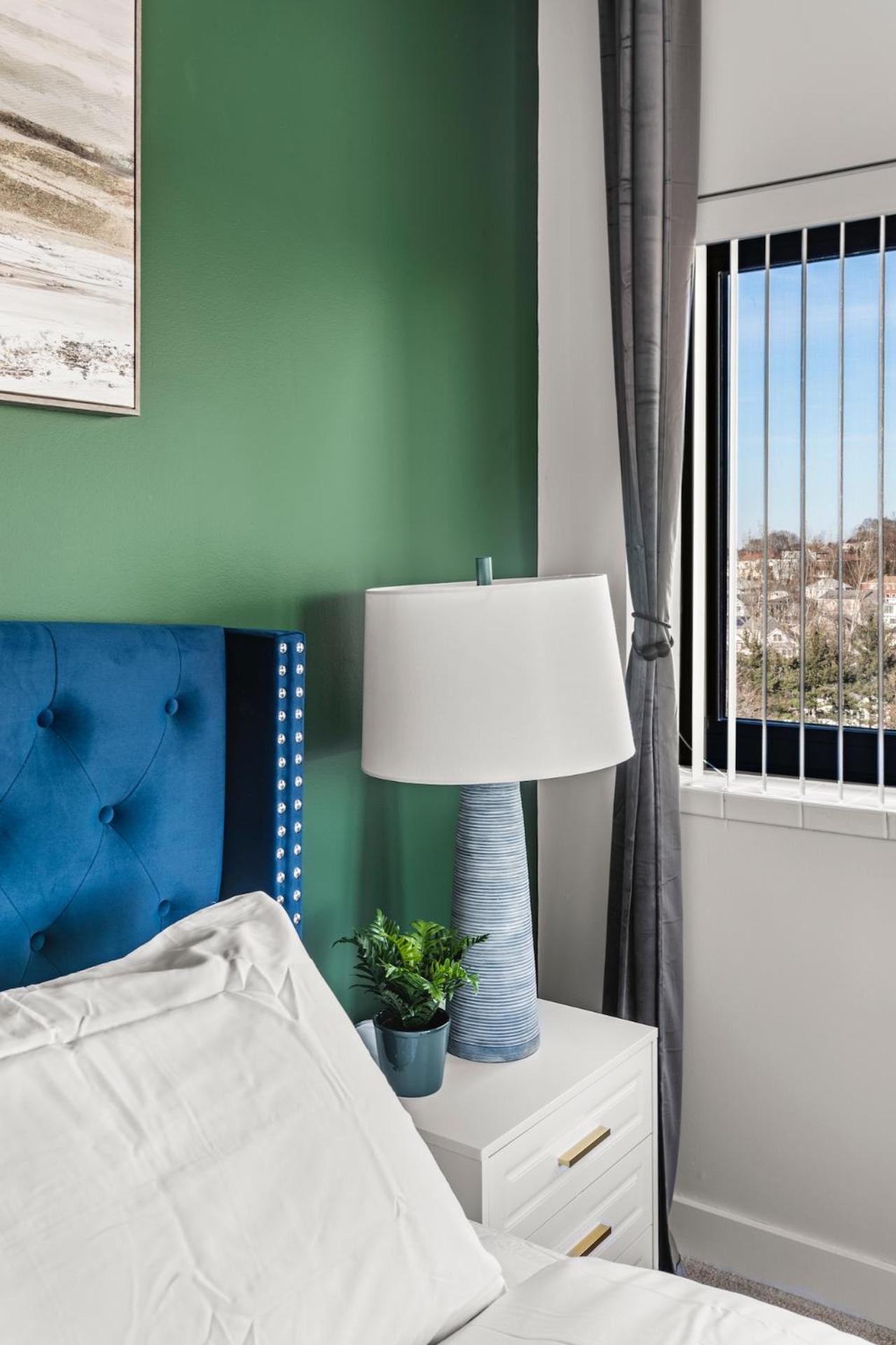 Luxury Massive Penthouse In Watertown Apartment *