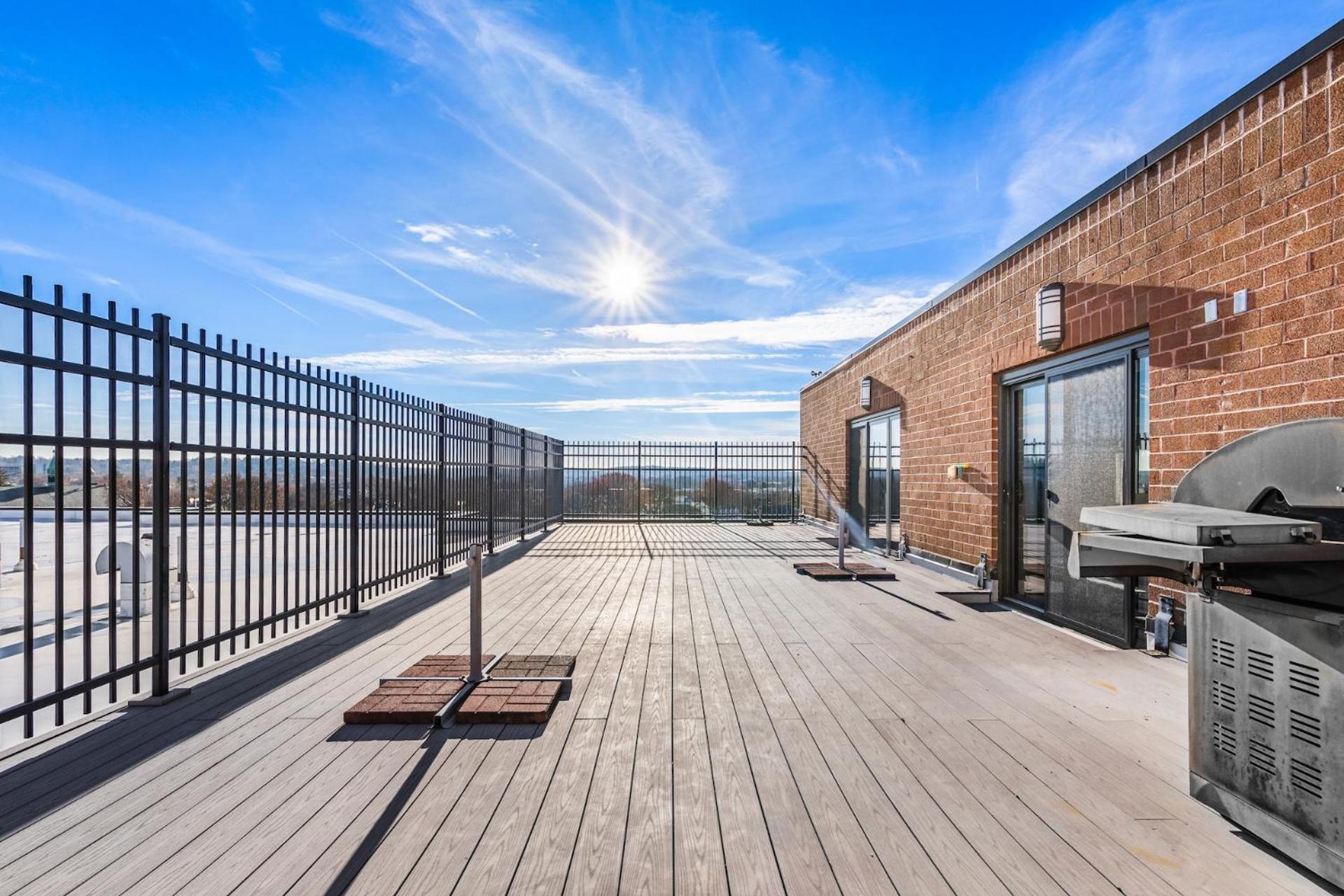 Apartment Luxury Massive Penthouse In Watertown *