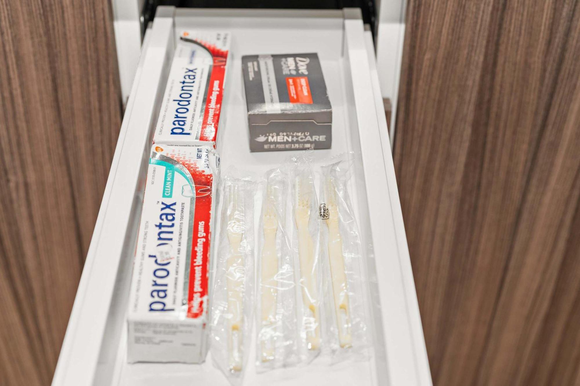 South End Family With Pool Gym & Downtown Yay