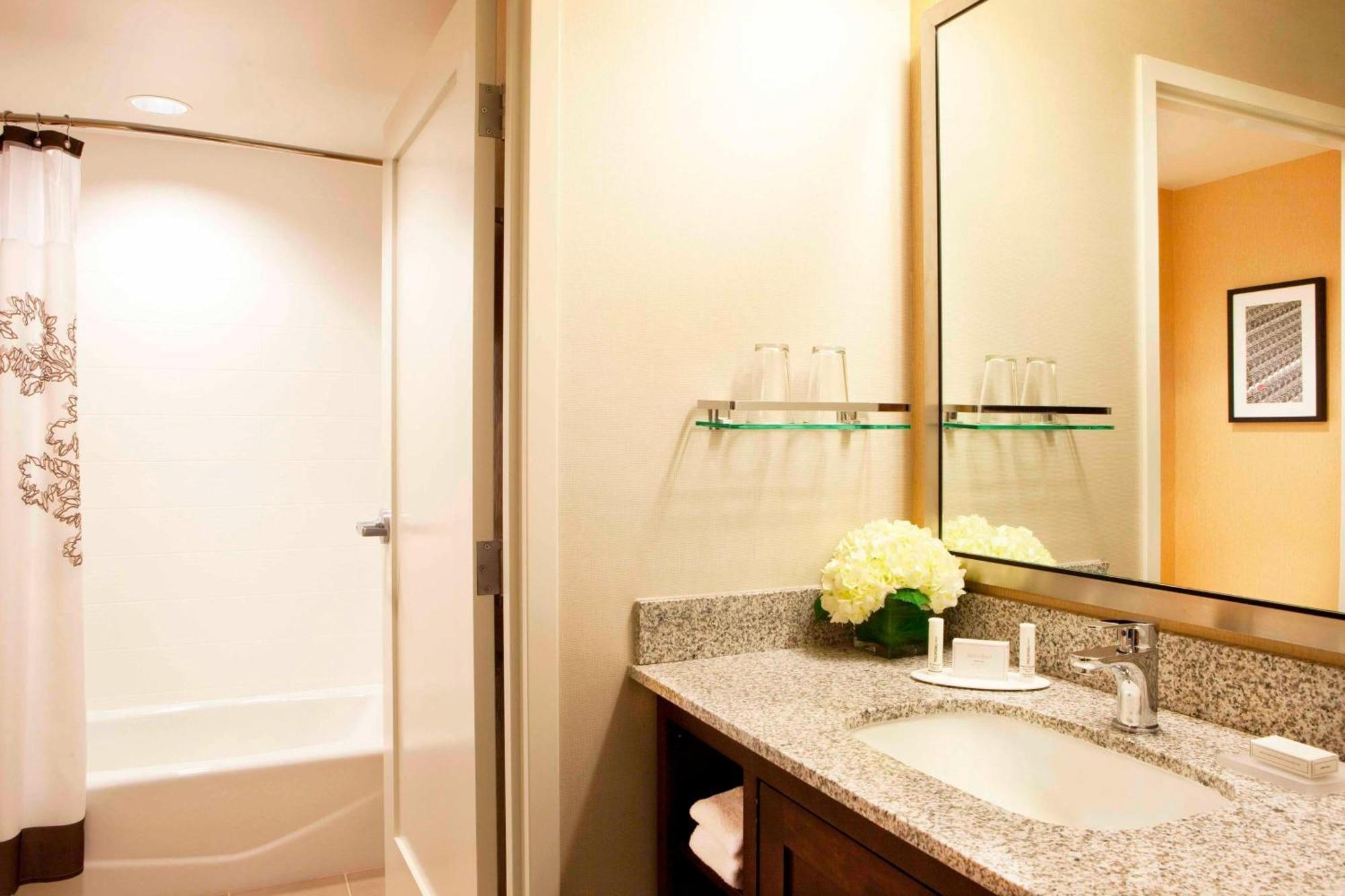 By Marriott Back Bay/fenway 3* Boston