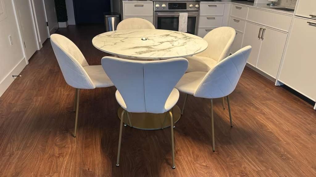 Back-bay Upscale Bos Common Downtown Boston