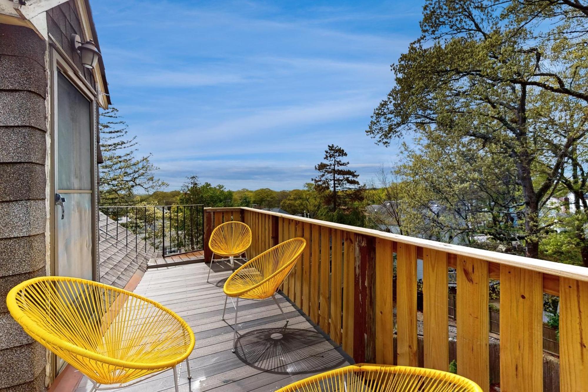 3 Mi To Franklin Park Zoo Bright Getaway!