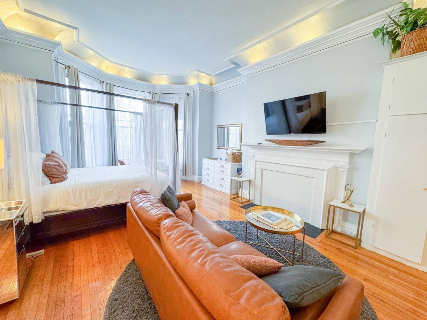 Oversized Furnished Brownstone In Back Bay Apartment *