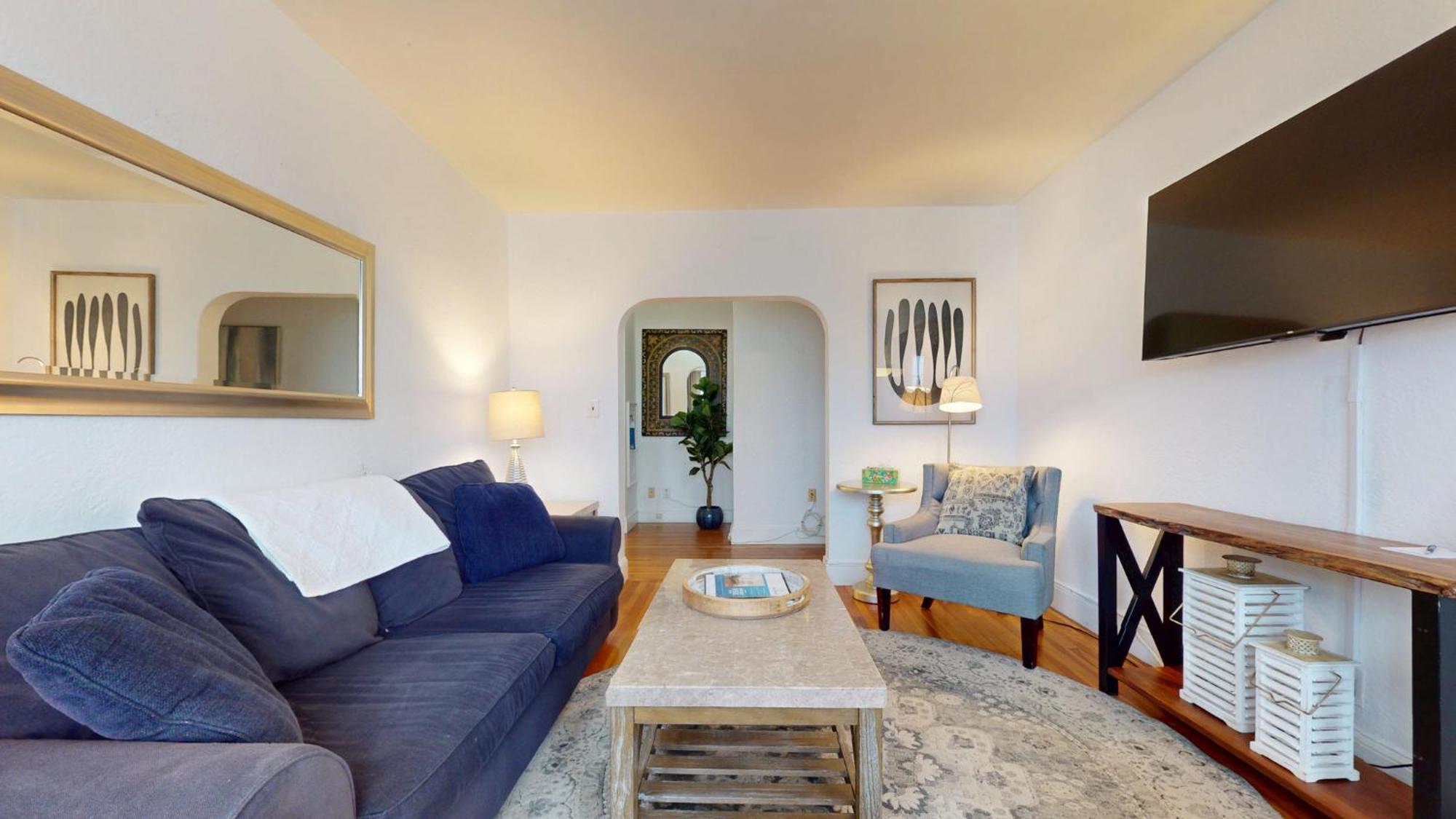 Steps To Public Transport, Coll, Roof Deck Boston