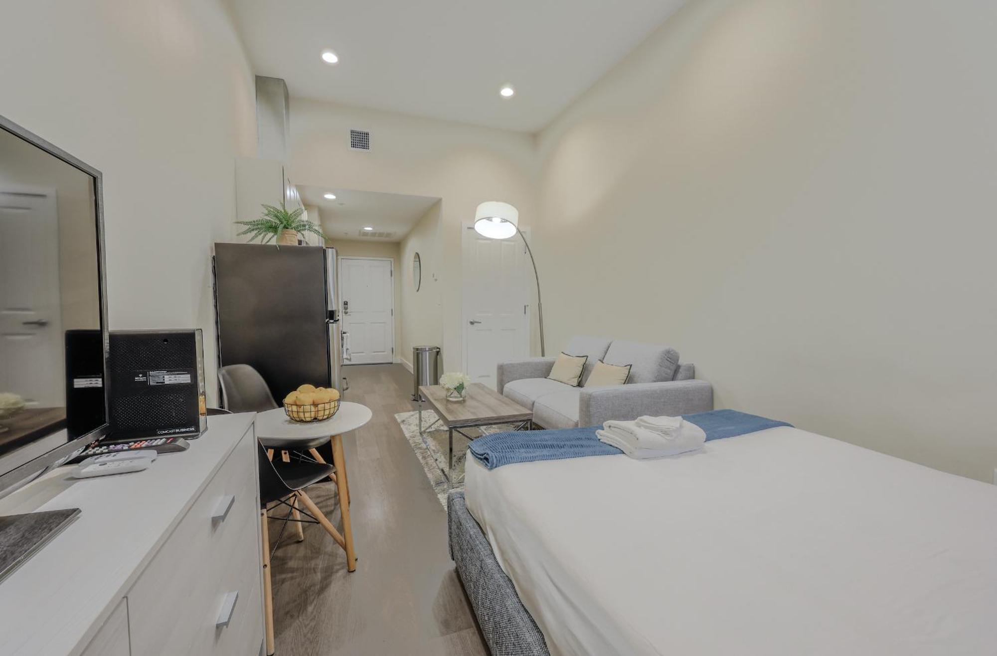 Keyless Entry Laundry In Bldg Pet Friendly Boston