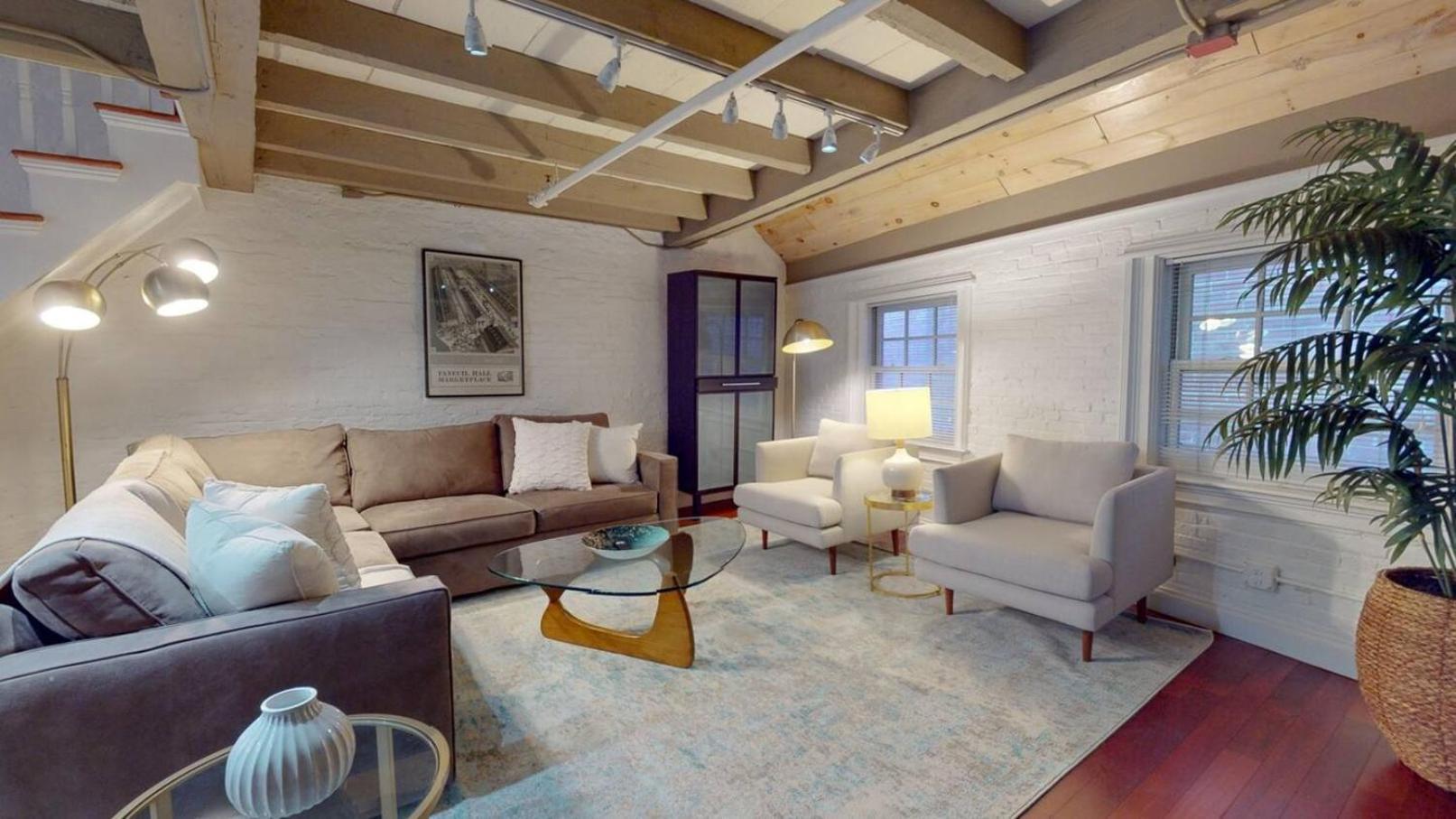 Tri-level, Skylighted, Faneuil Hallquincy Market *