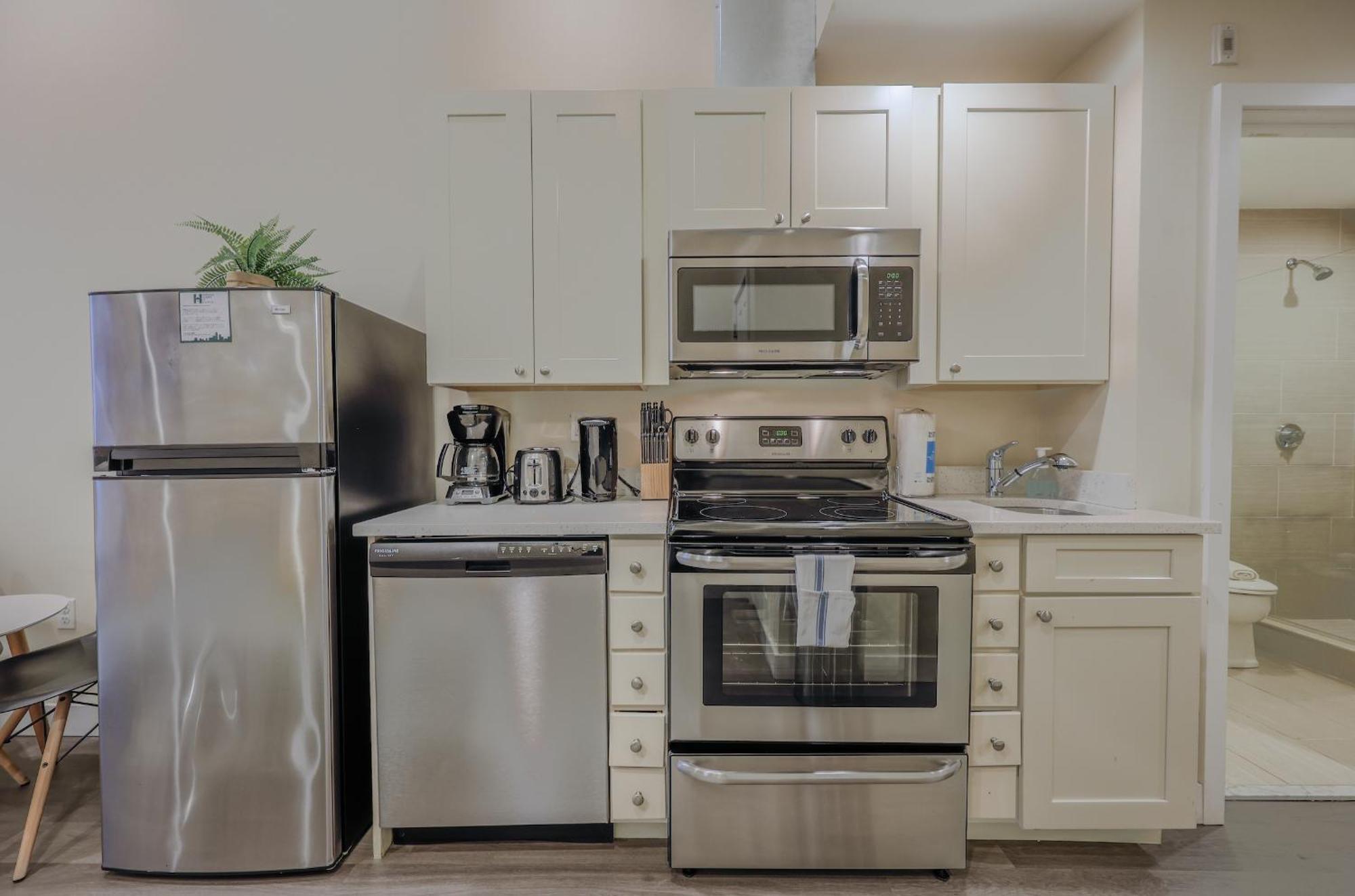 Keyless Entry Laundry In Bldg Pet Friendly