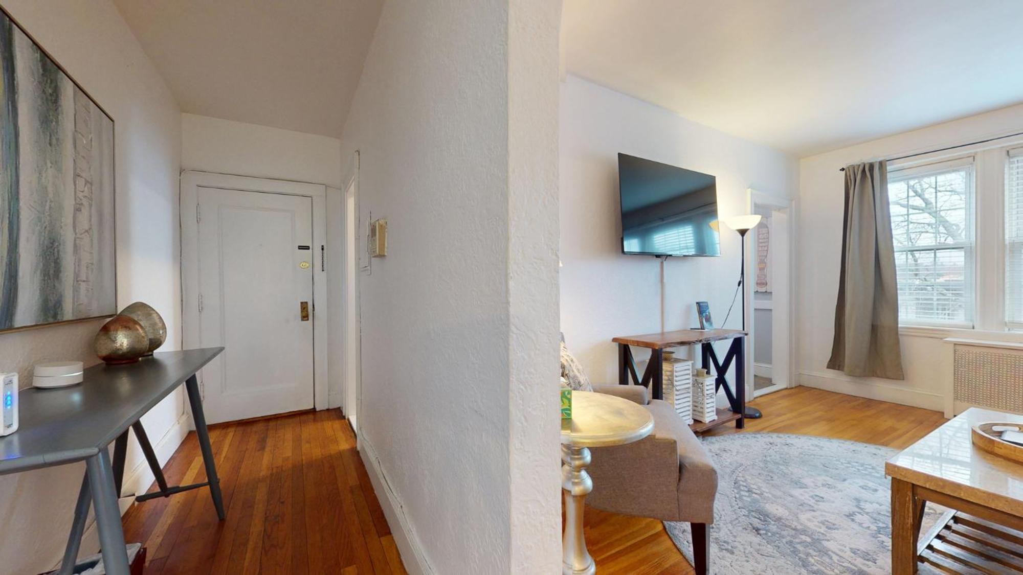 Steps To Public Transport, Coll, Roof Deck Apartment