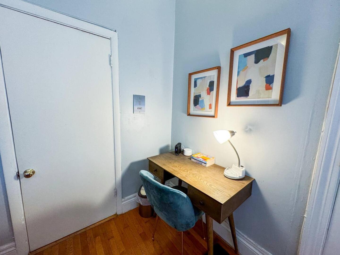 Oversized Furnished Brownstone In Back Bay Apartment