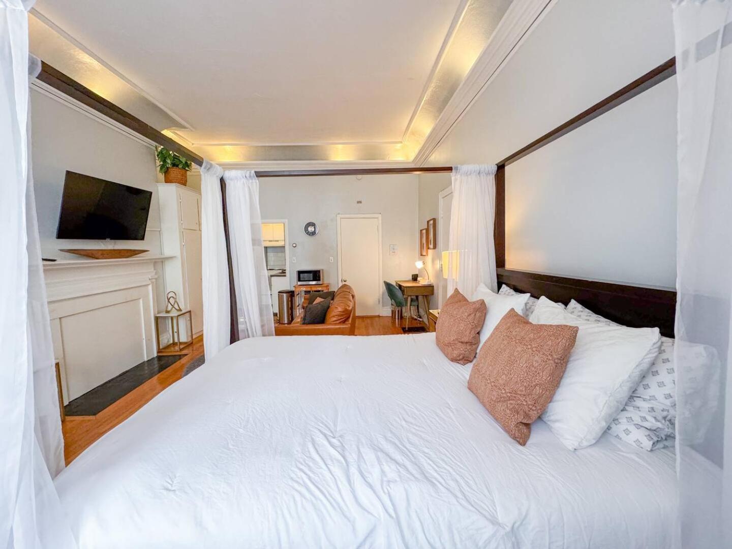 Apartment Oversized Furnished Brownstone In Back Bay