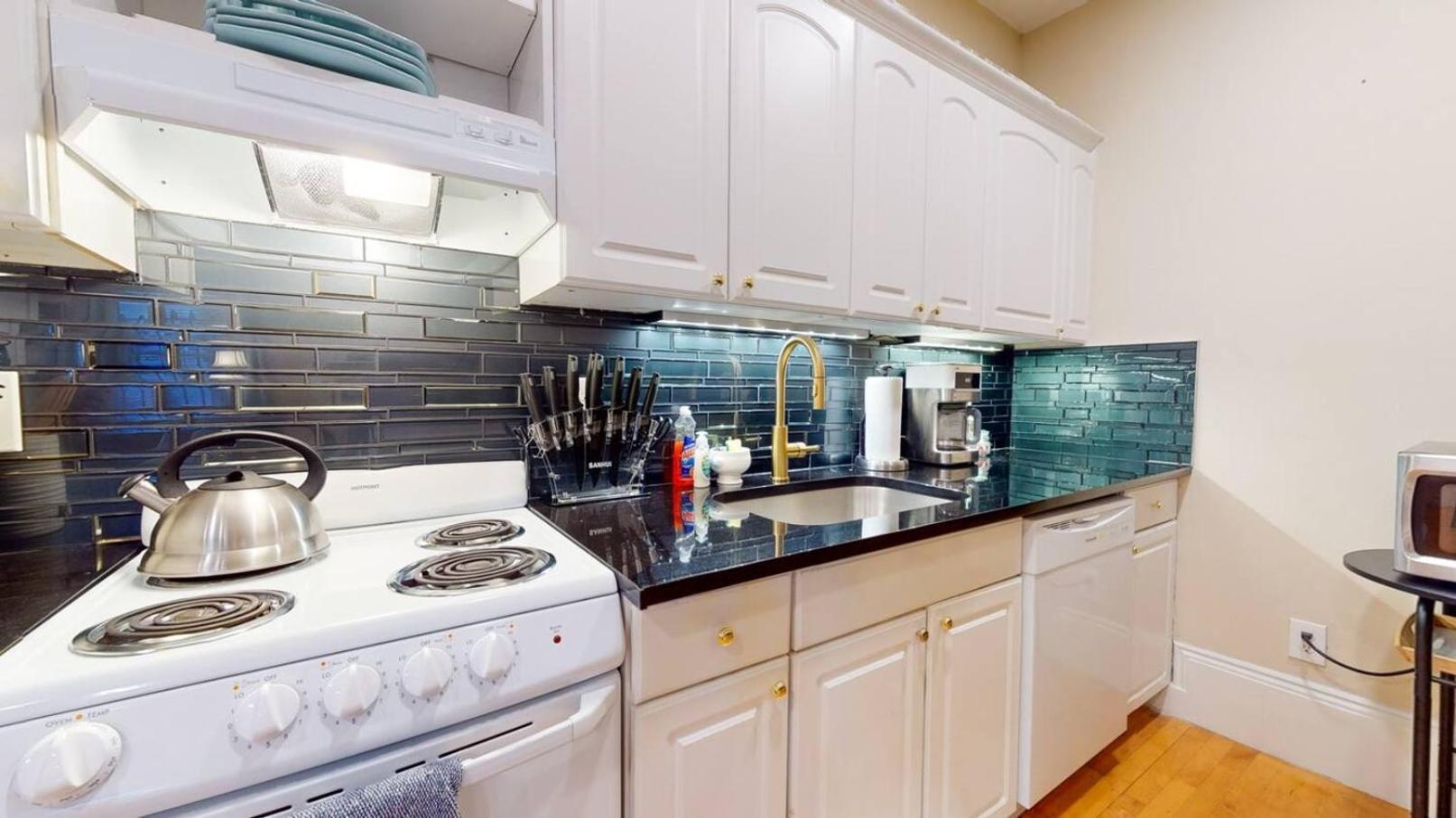 2 Bedroom Unit In The Heart Of Back Bay Apartment *