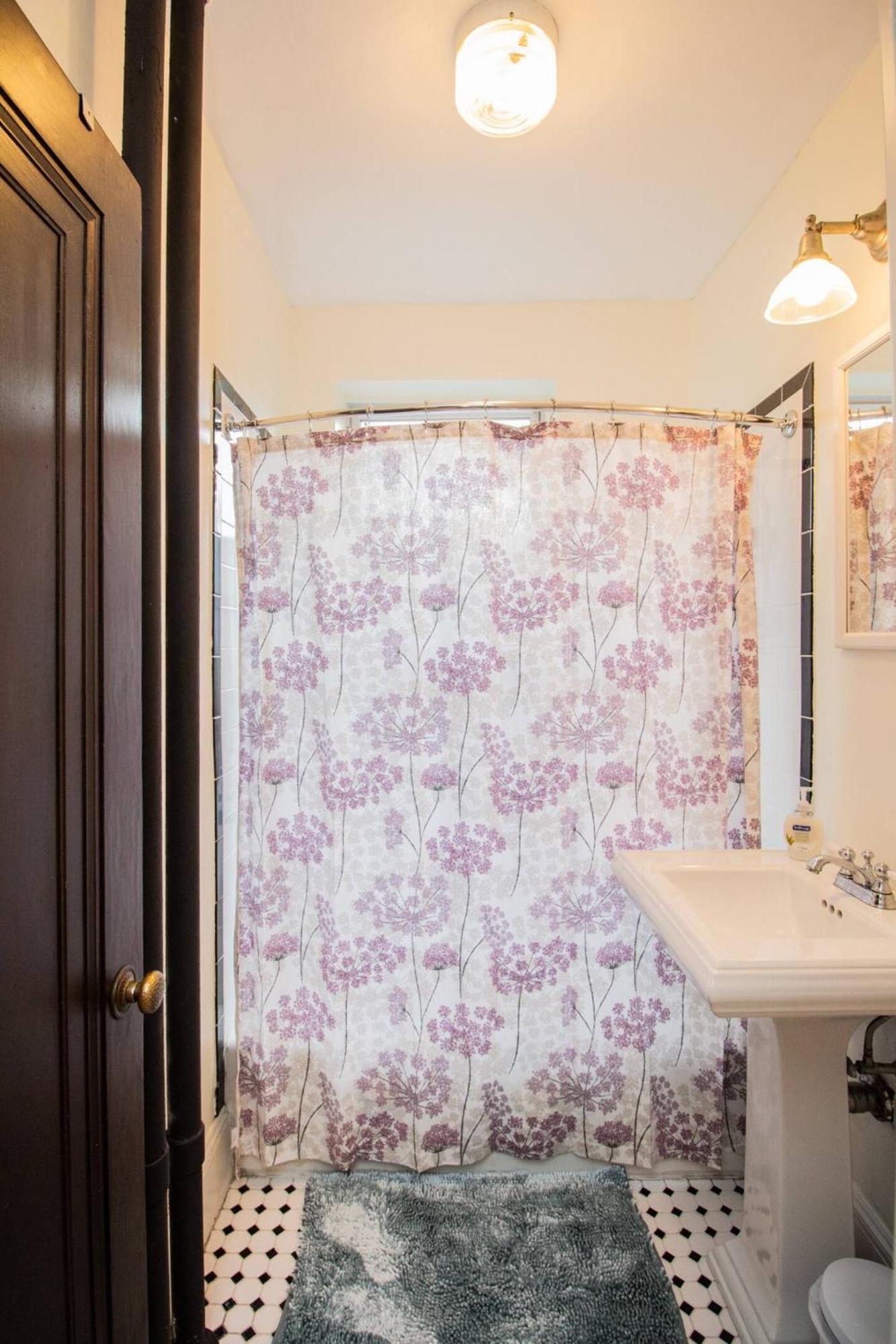 Apartment Sun-filled Unit, Elevator, Pool, College *