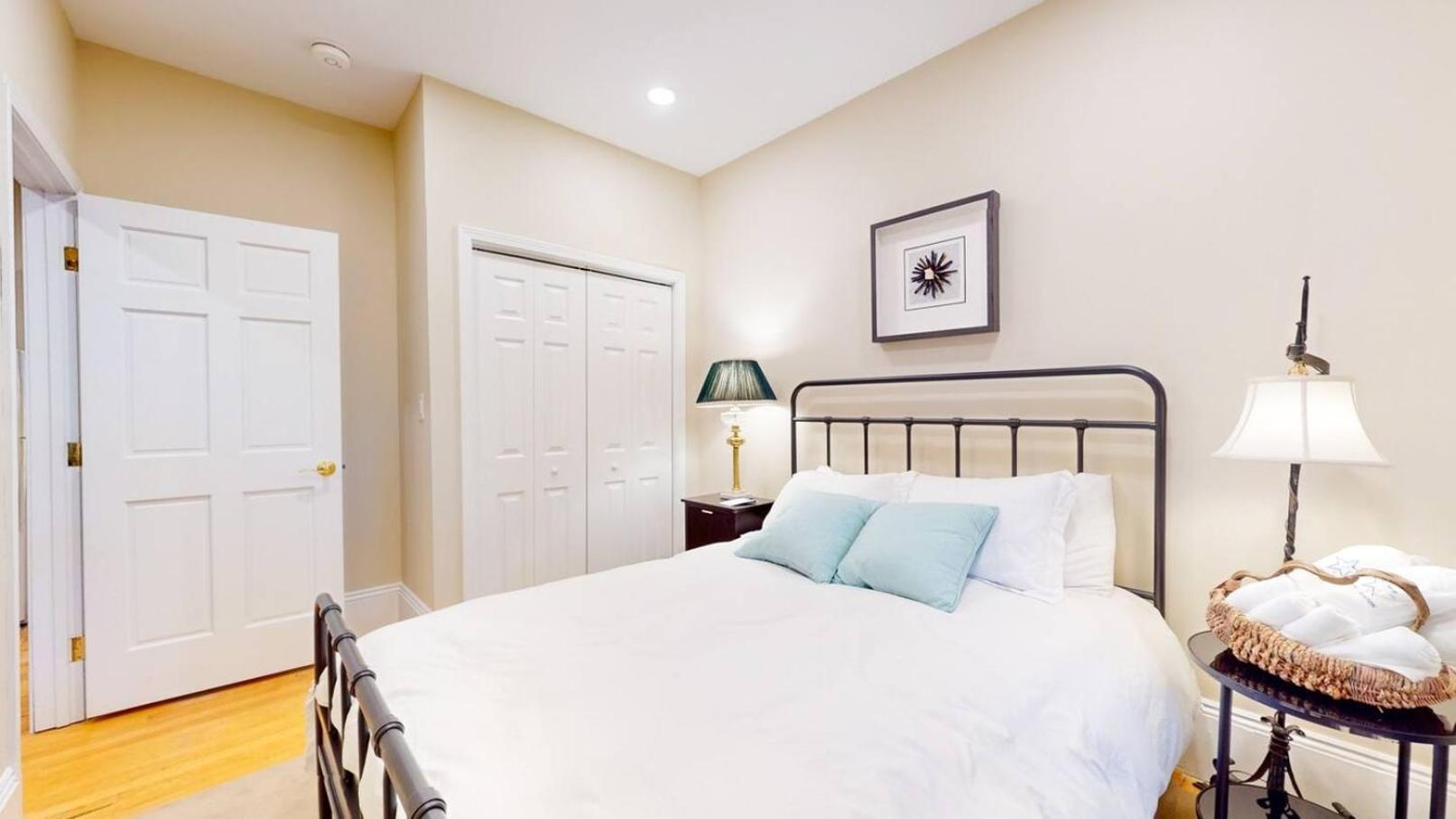 2 Bedroom Unit In The Heart Of Back Bay Apartment Boston