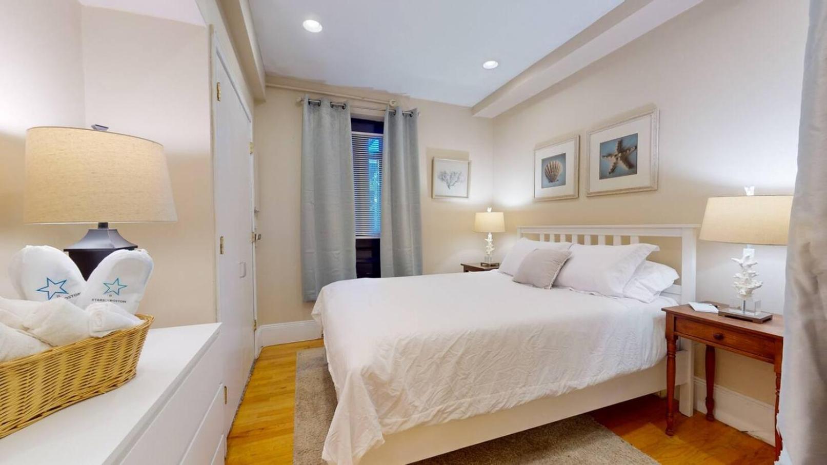 Apartment 2 Bedroom Unit In The Heart Of Back Bay *