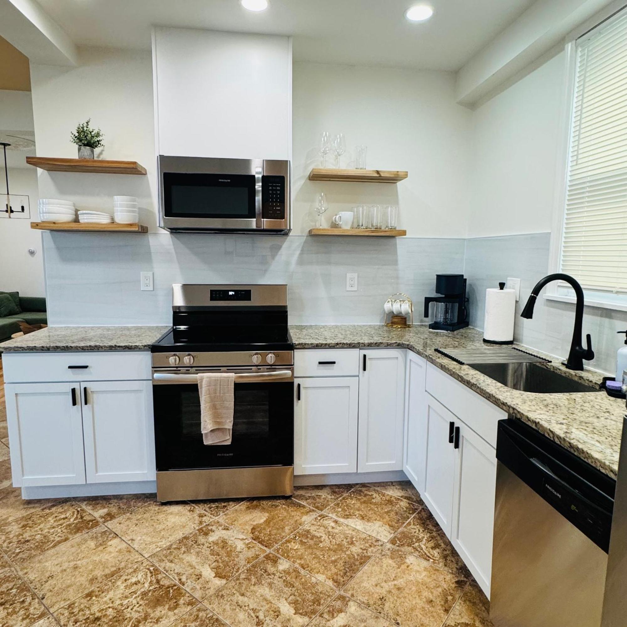 Apartment Spacious 3br Unit In Free Parking Boston