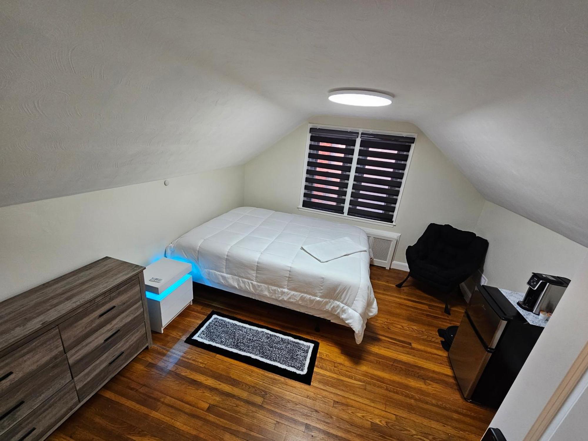 Homestay Available In A Hyde Park, Neighborhood *