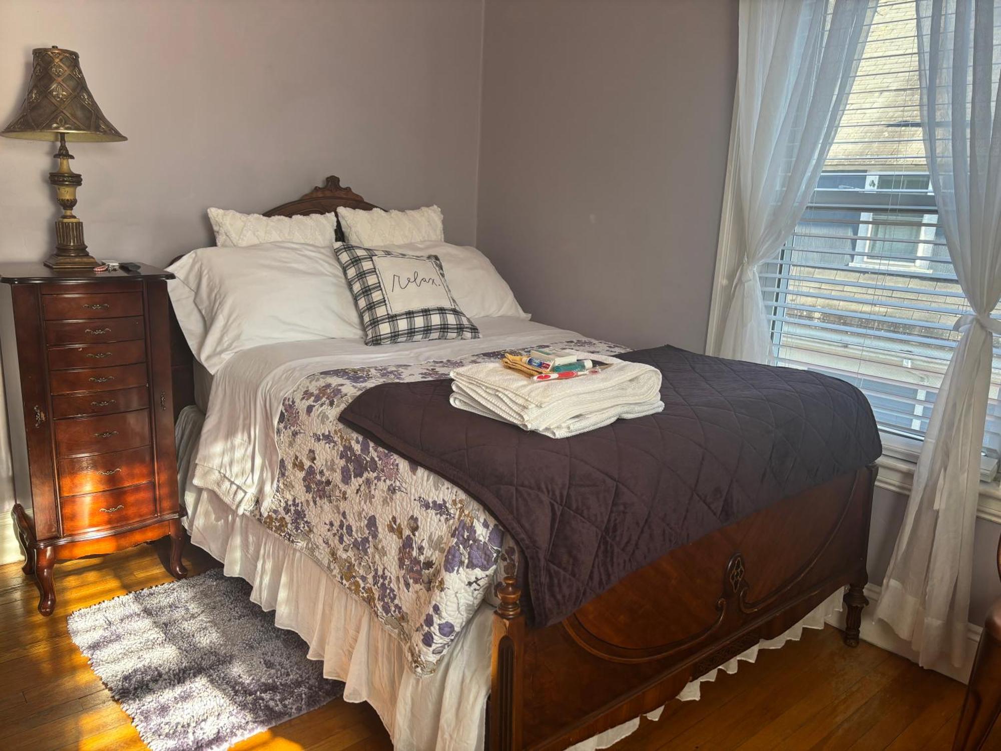 Homestay Private Bedroom Near Train&buses *