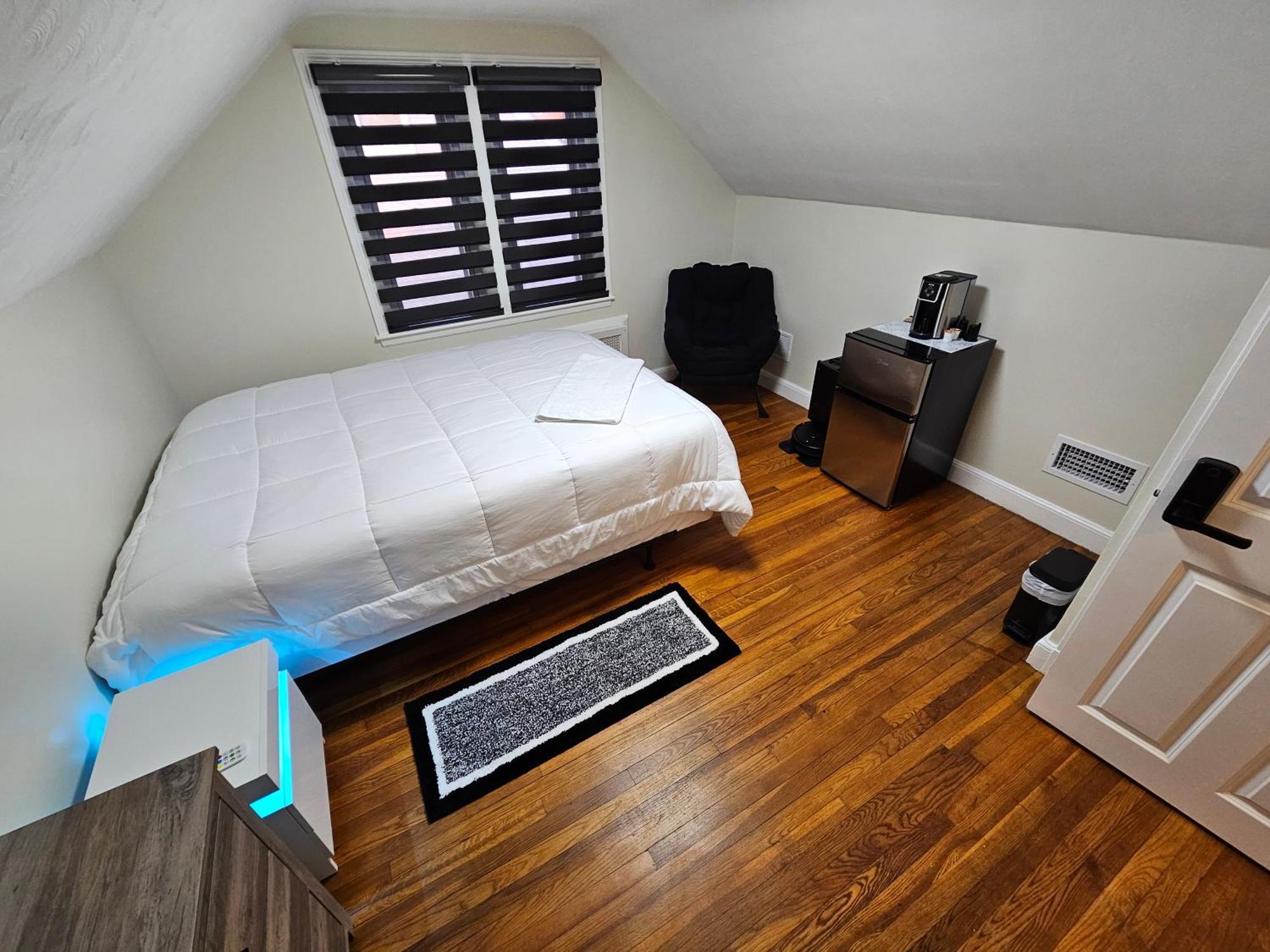 Homestay Available In A Hyde Park, Neighborhood