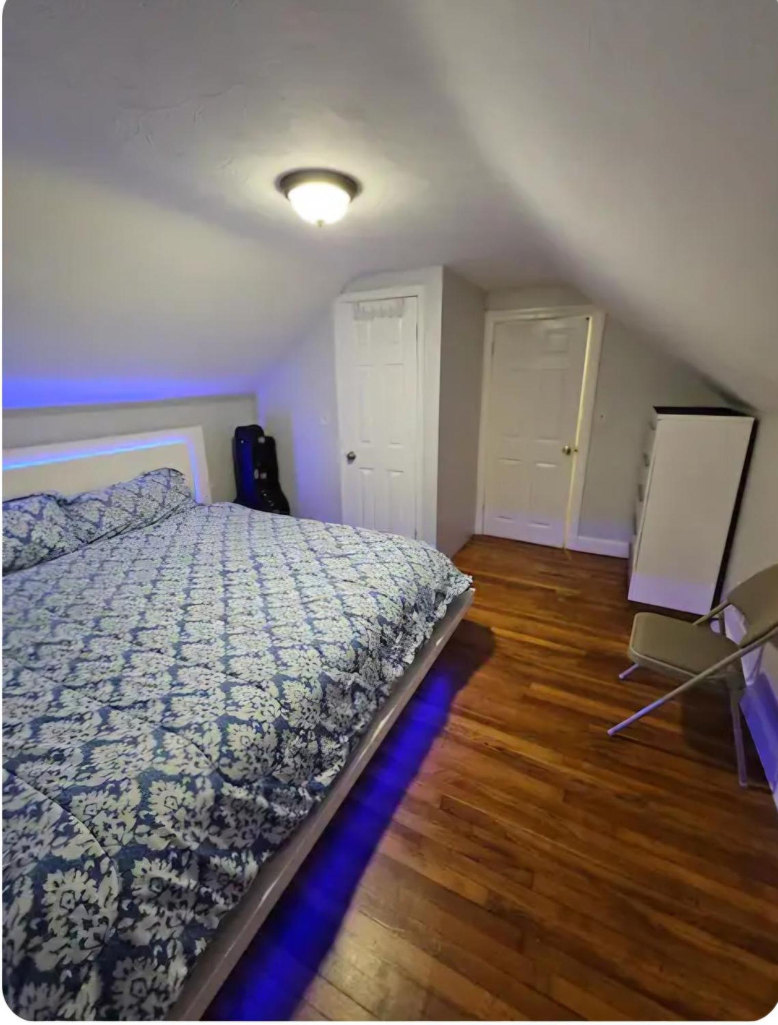 Available In A Hyde Park, Neighborhood Homestay *