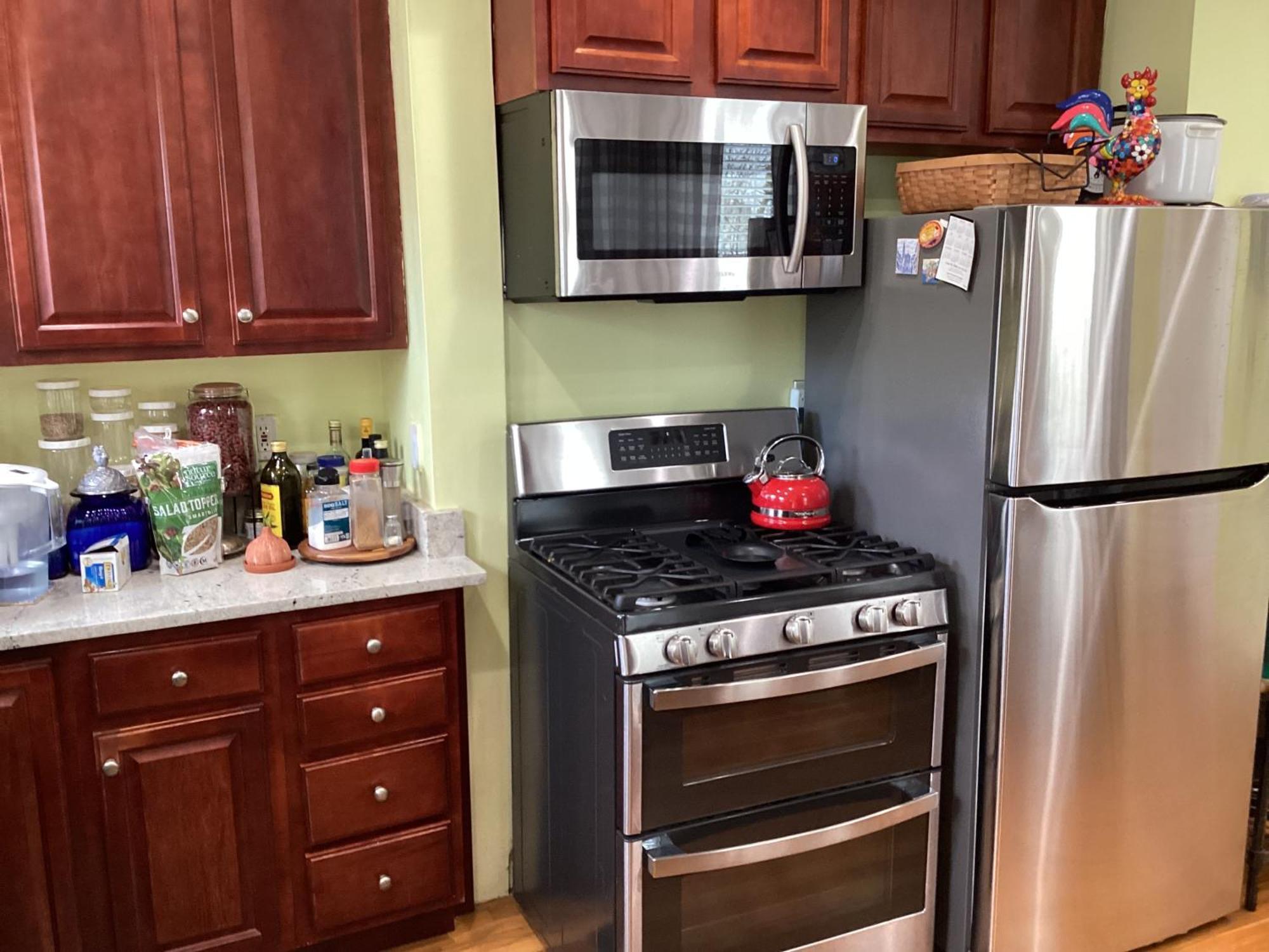 Private Bedroom Near Train&buses Boston