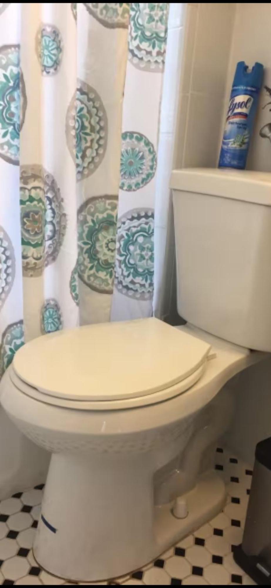 Private Bedroom Near Train&buses *