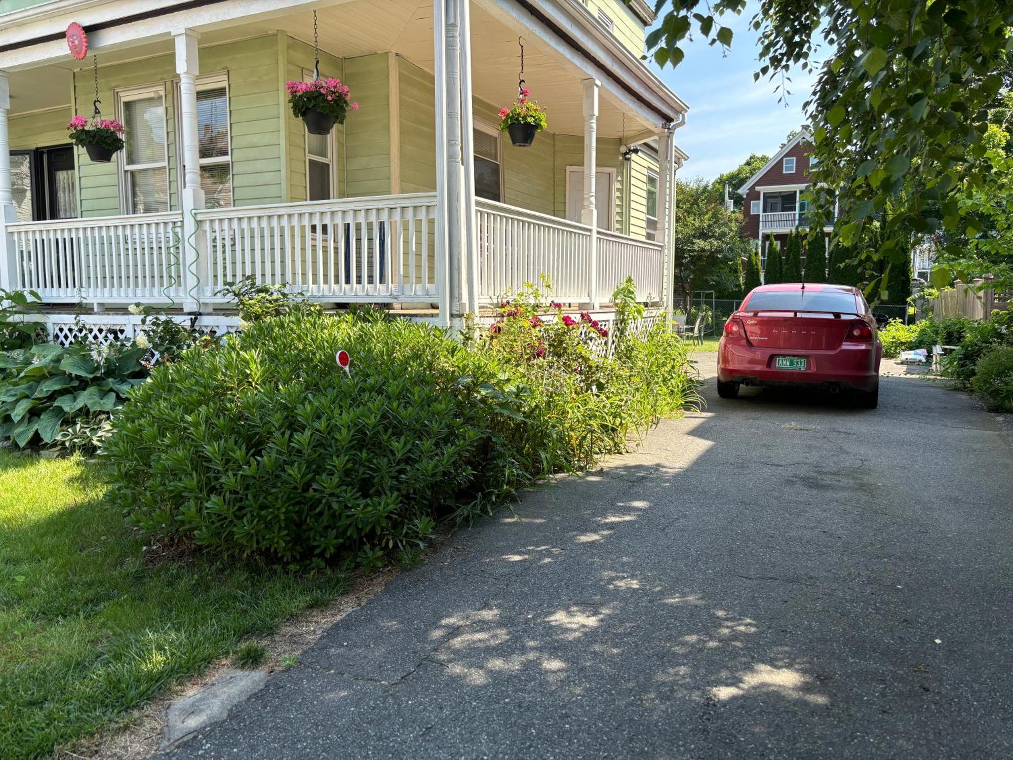 Private Bedroom Near Train&buses Homestay *