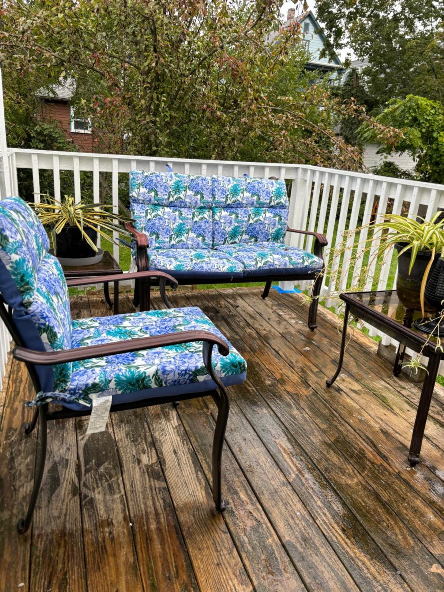 Large Bedroom With Private Bathroom Step To Train &buses In *