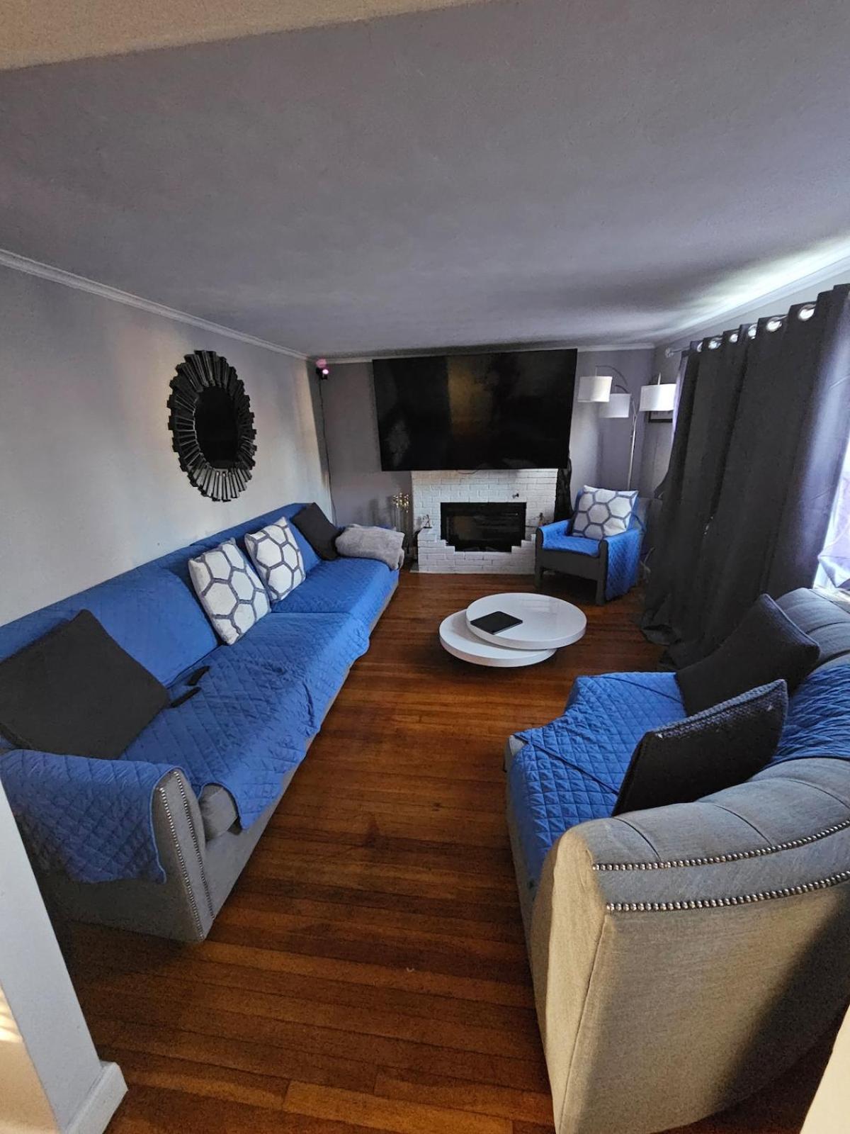 Homestay Available In A Hyde Park, Neighborhood