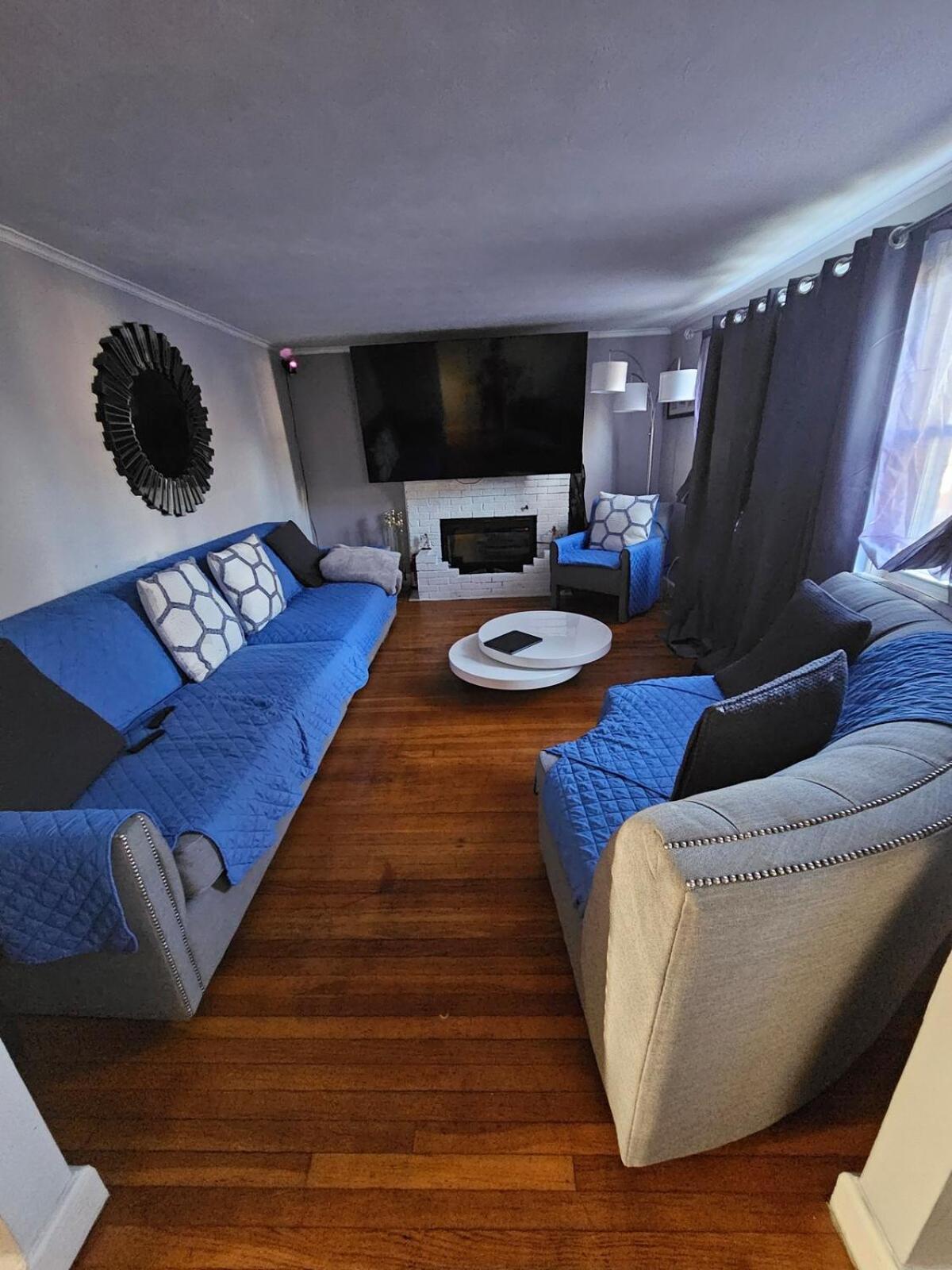 Homestay Available In A Hyde Park, Neighborhood *