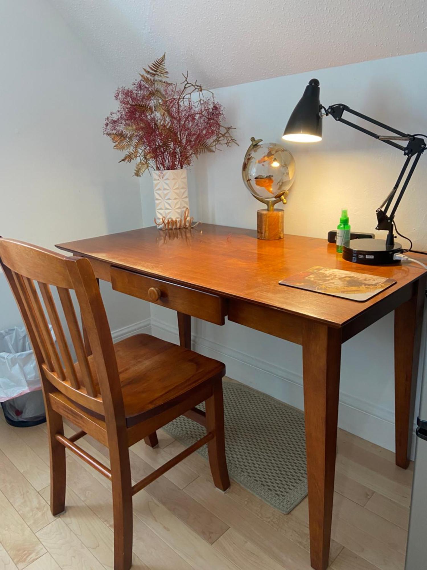 Large Bedroom With Private Bathroom Step To Train &buses In Boston