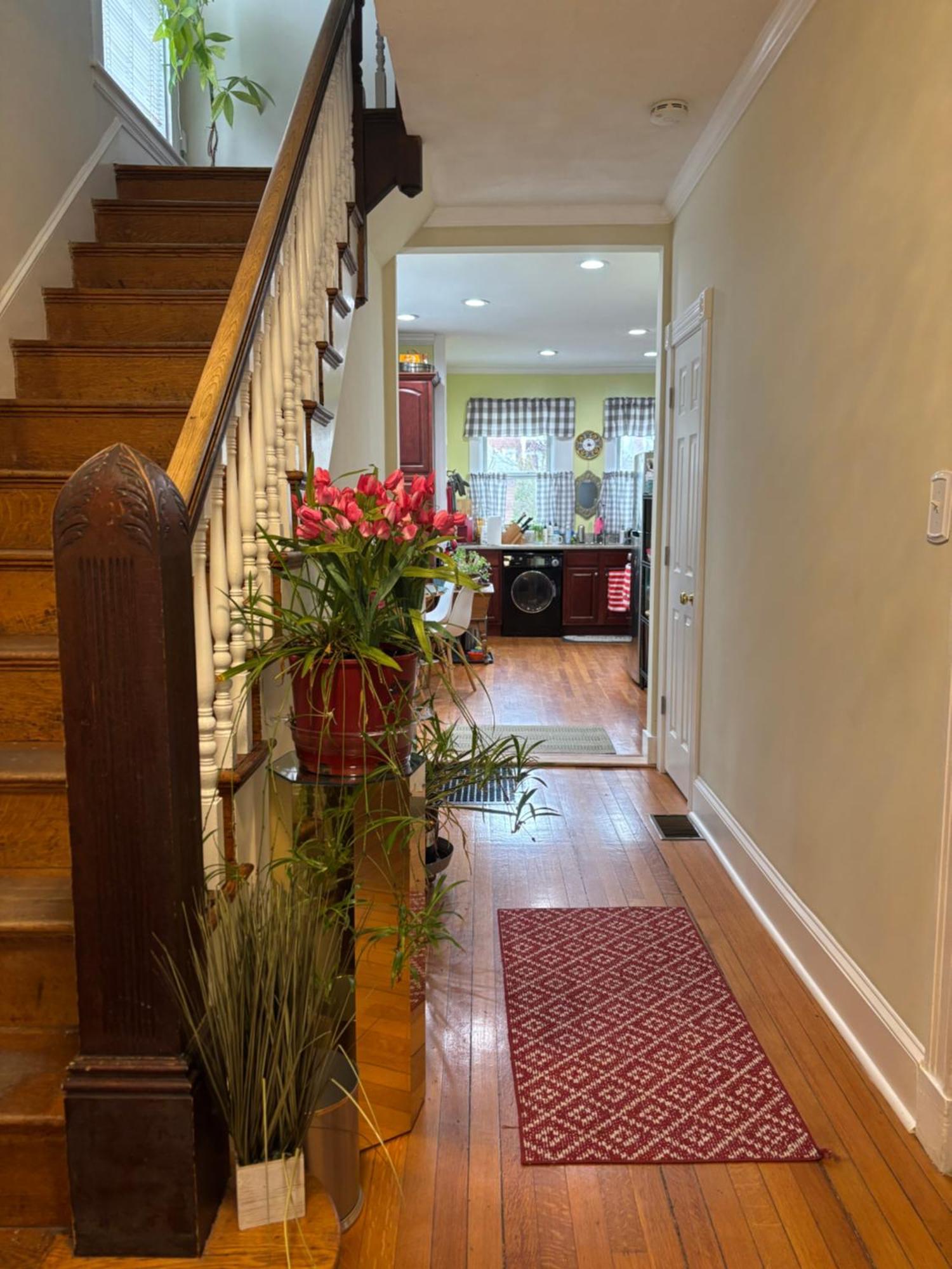 Private Bedroom Near Train&buses