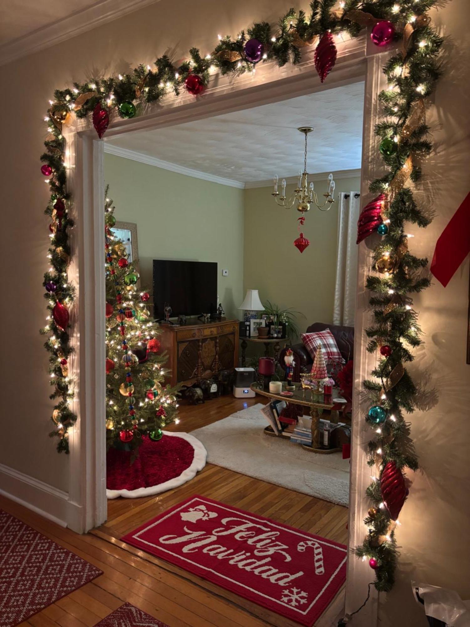 Large Bedroom With Private Bathroom Step To Train &buses In * Boston