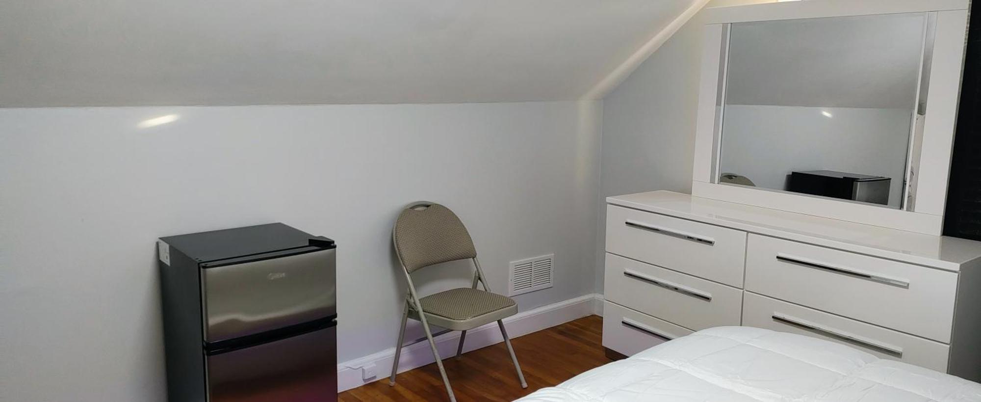 Homestay Available In A Hyde Park, Neighborhood