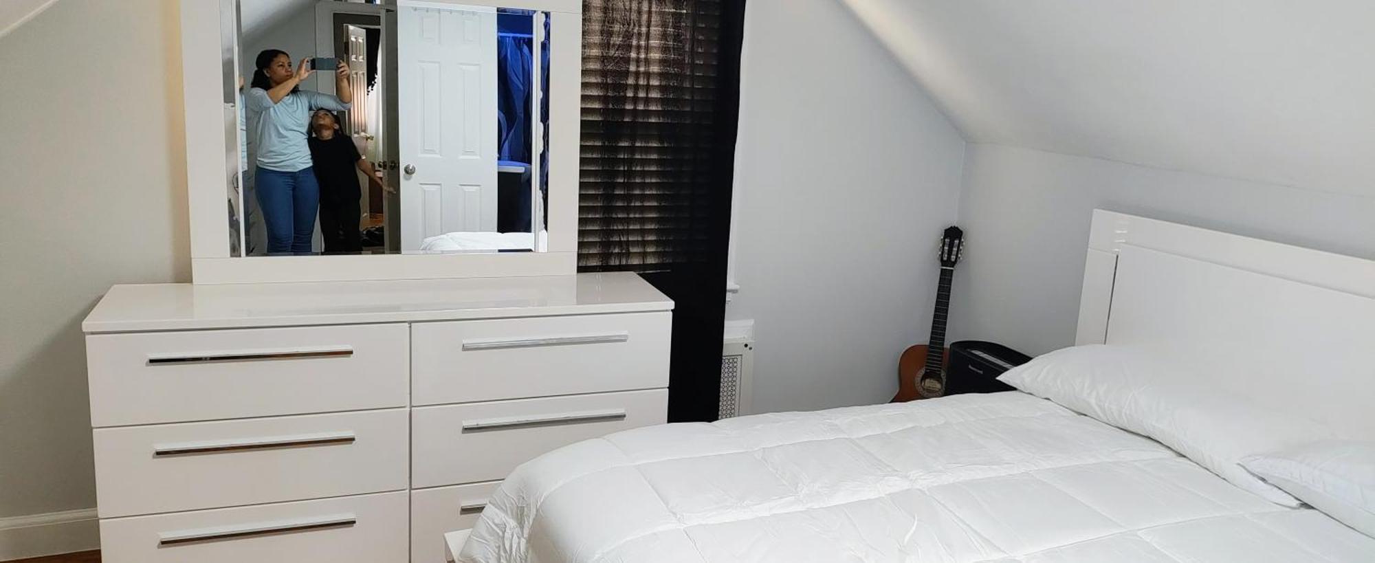 Available In A Hyde Park, Neighborhood Homestay *