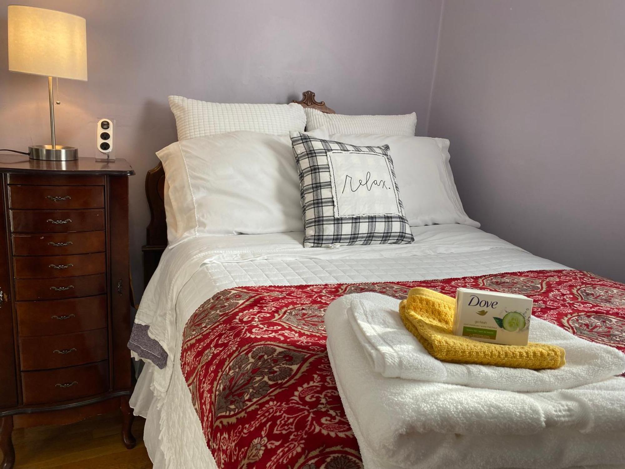 Homestay Private Bedroom Near Train&buses *