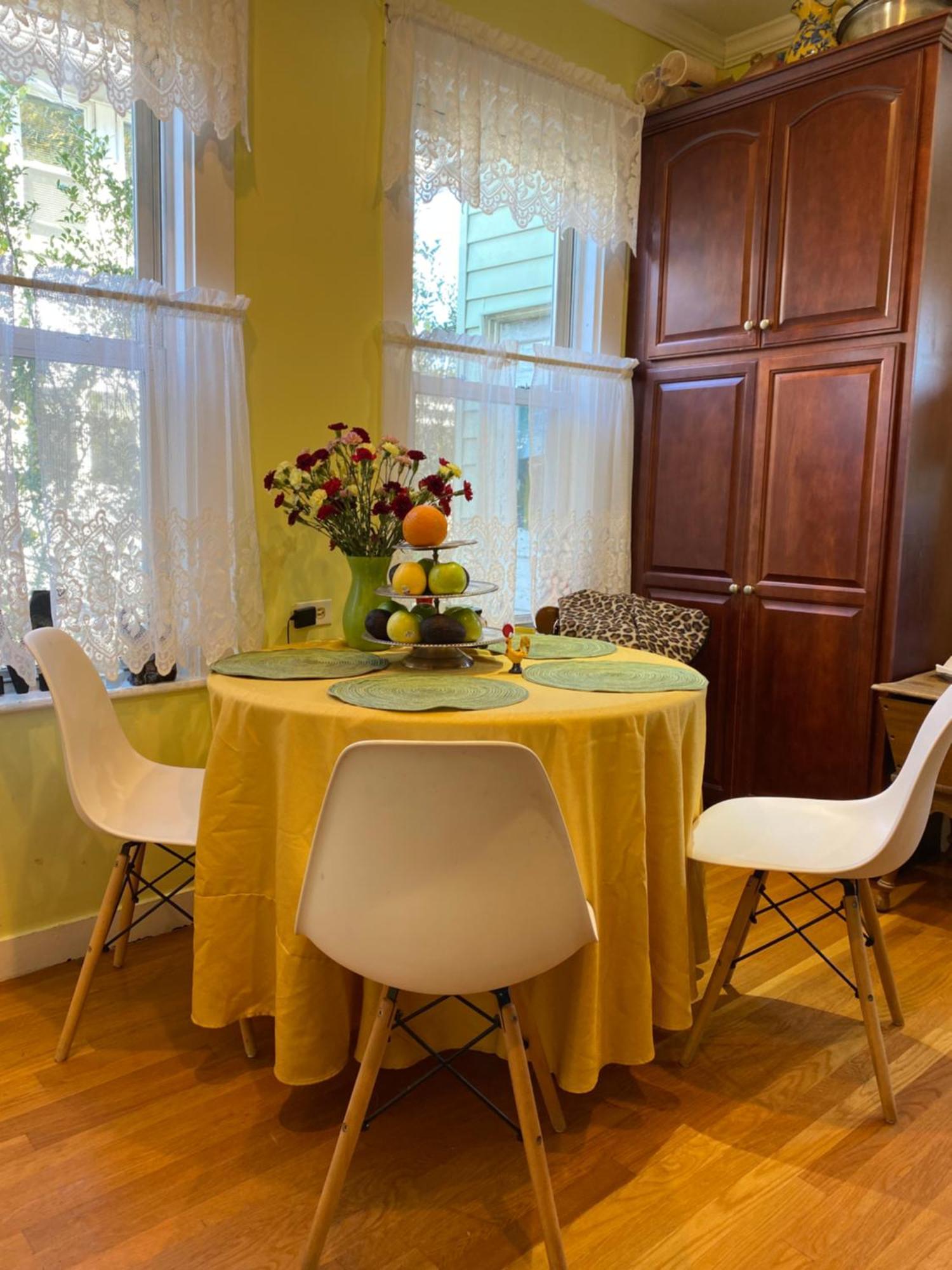 Private Bedroom Near Train&buses Homestay Boston