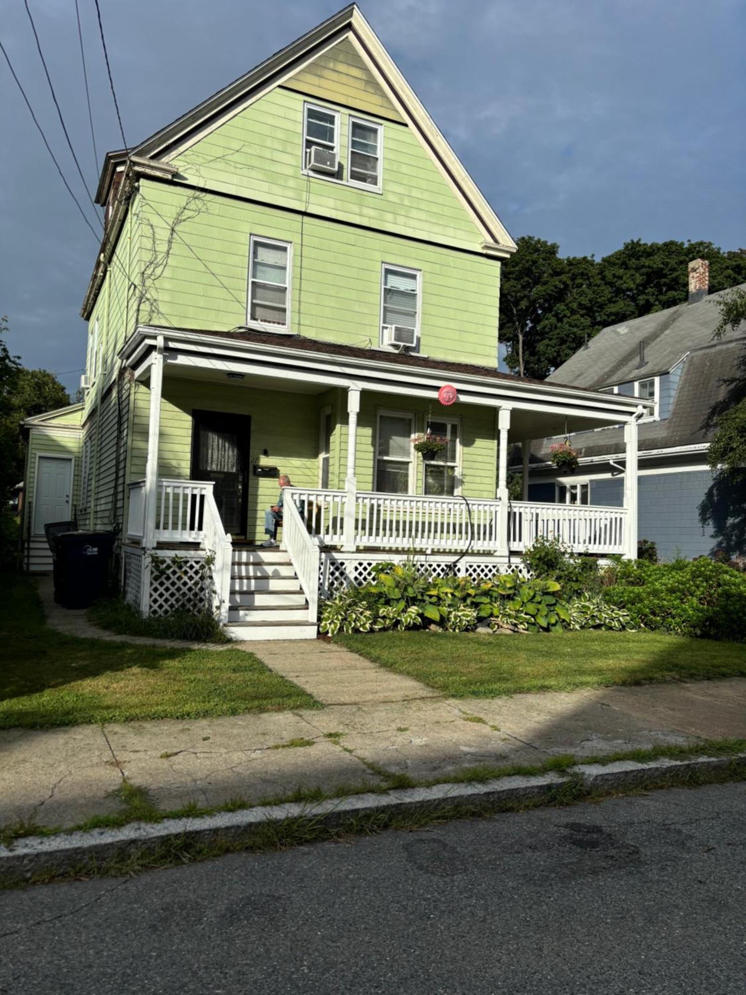 Private Bedroom Near Train&buses Homestay