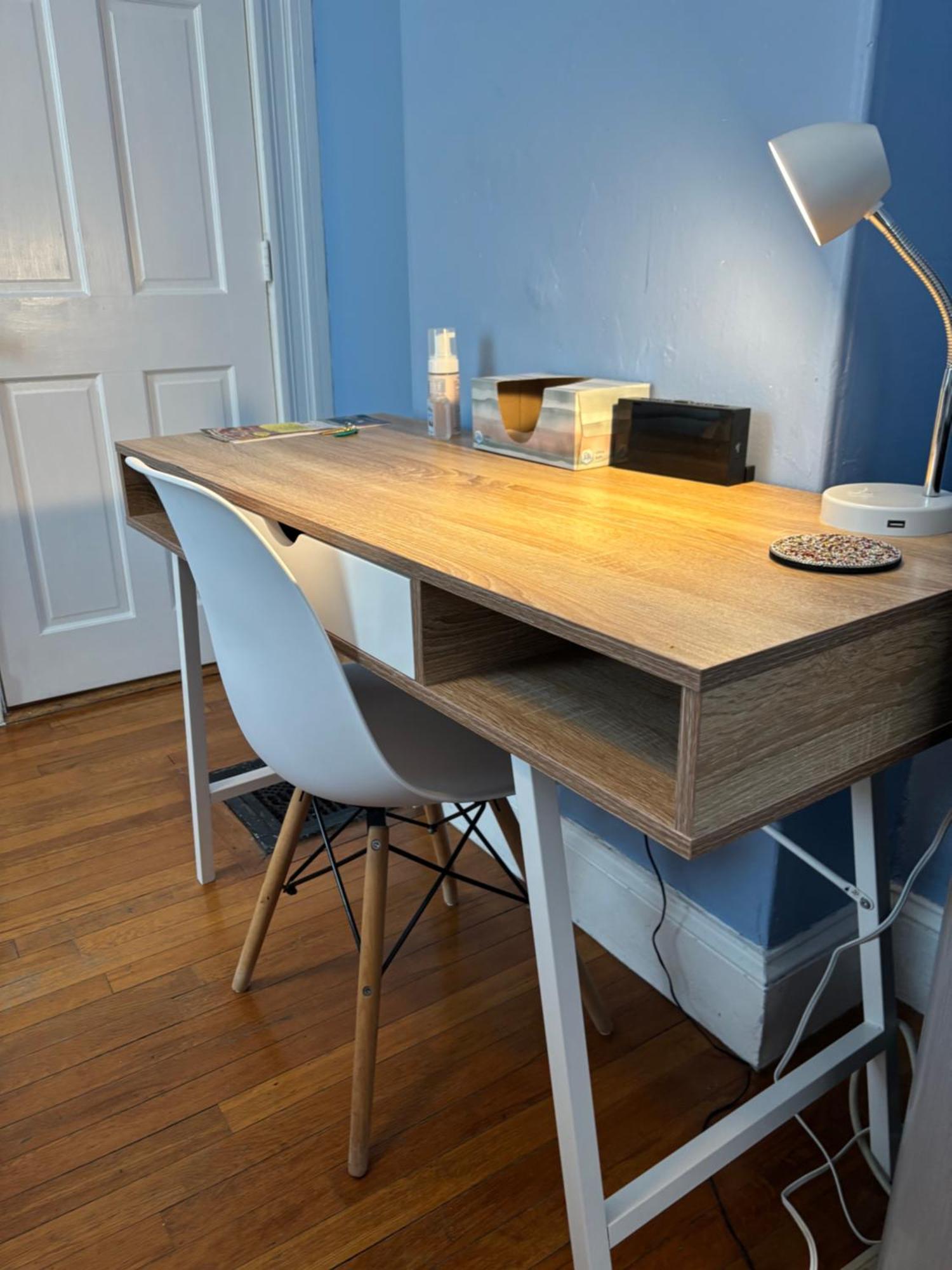 Private Bedroom Near Train&buses *