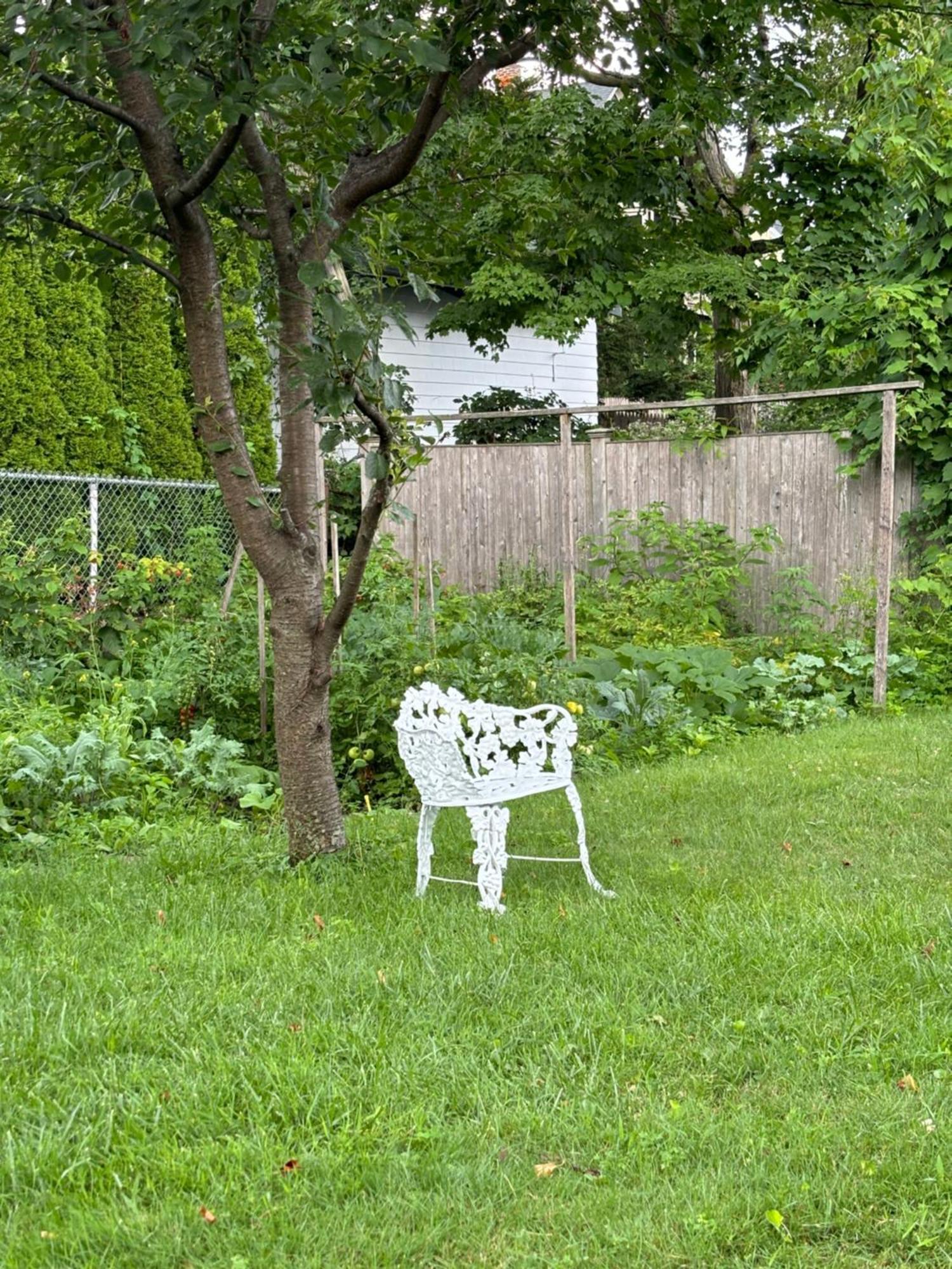 Private Bedroom Near Train&buses Homestay *