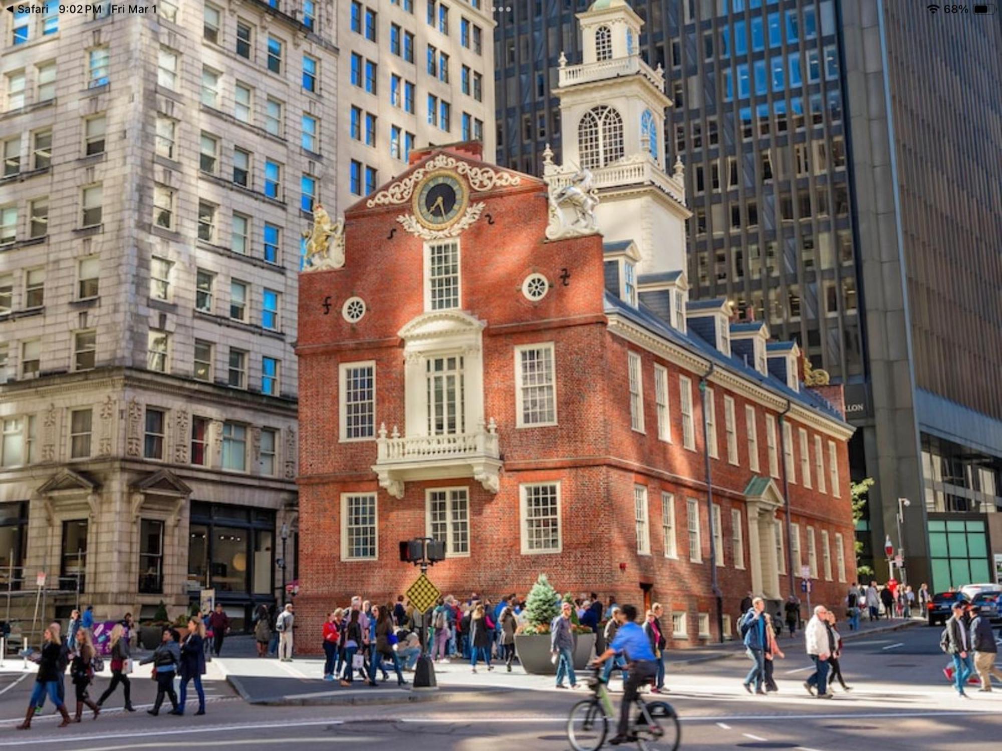 Private Bedroom Near Train&buses * Boston