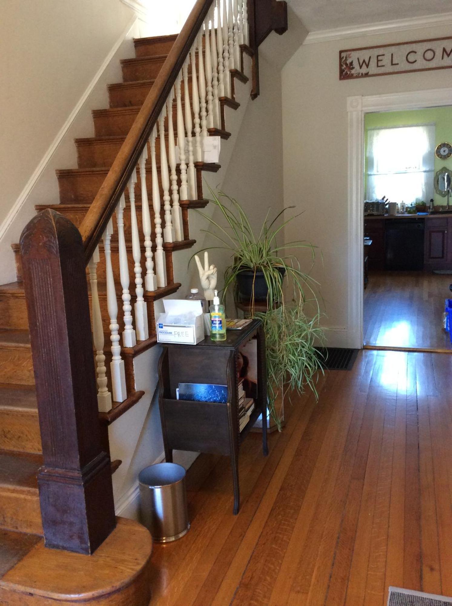 Private Bedroom Near Train&buses Homestay