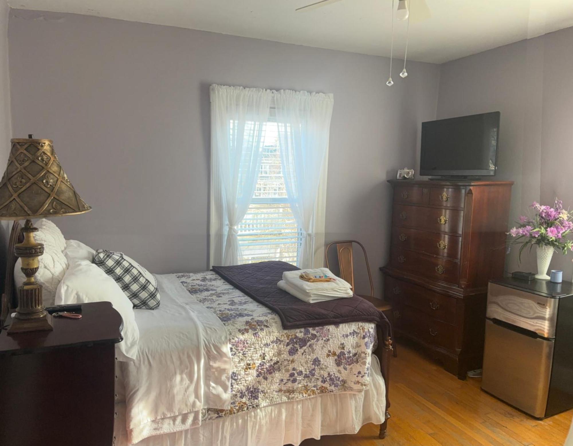 Homestay Private Bedroom Near Train&buses *