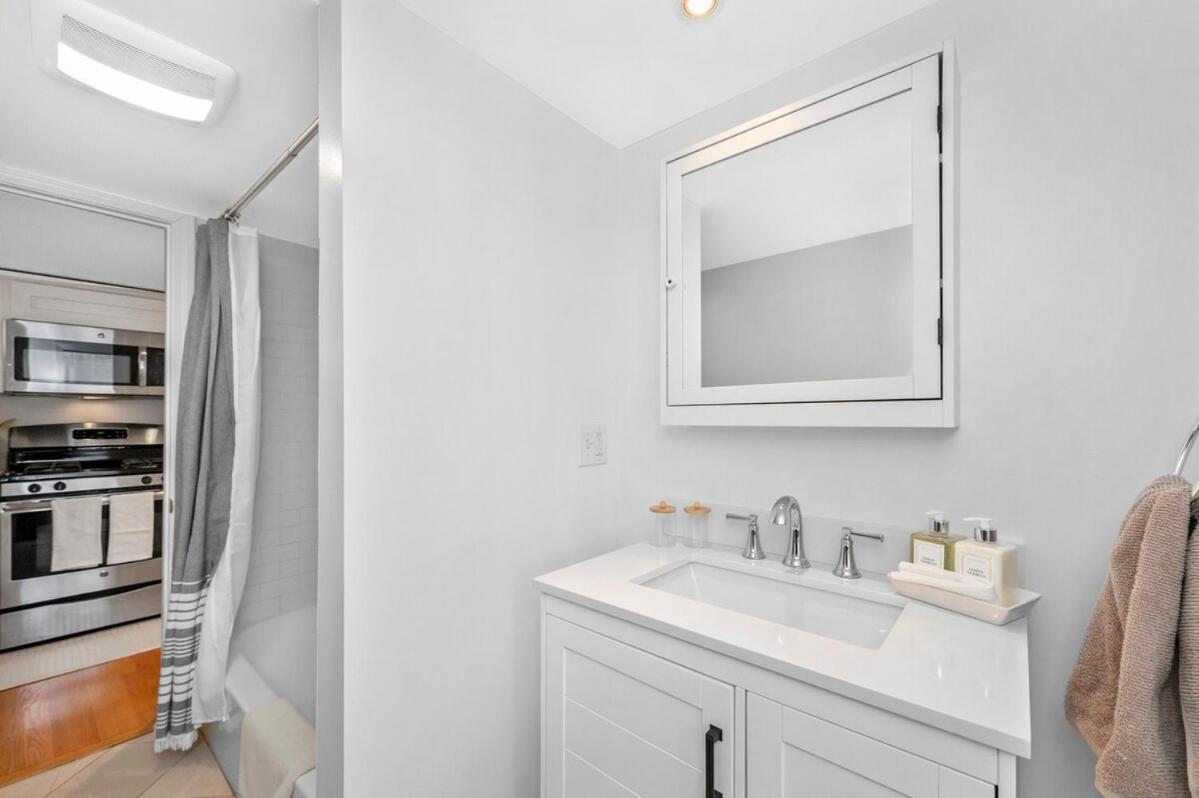 With Free Parking Apartment