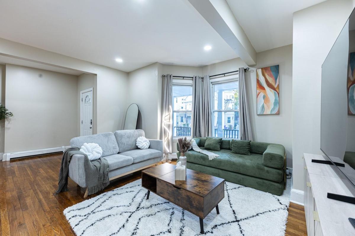 Cozy, Spacious Near Downtown