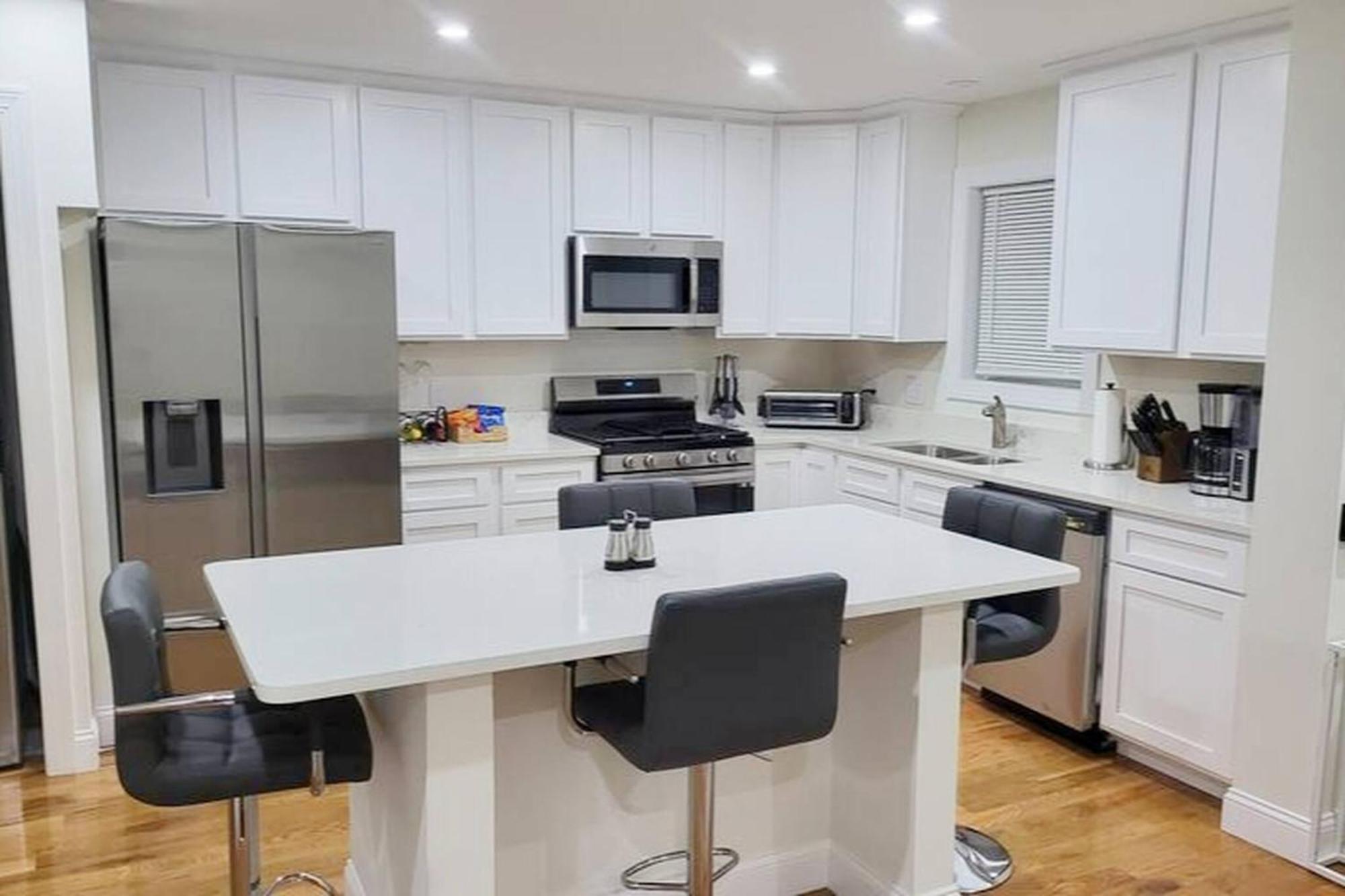 Apartment 3-bedroom Apt-7w2 20-minuite To Downtown Boston