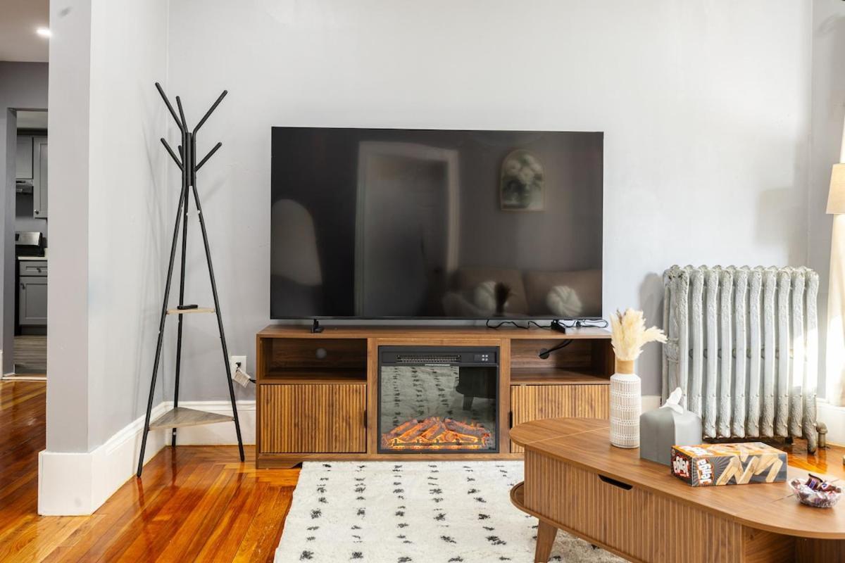 Elegant, Spacious 3bd, 1ba In Apartment