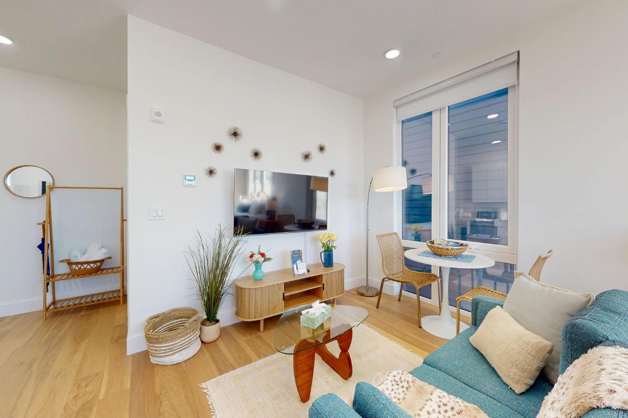 Landing - Rooftop Deck, Near Mbta Boston