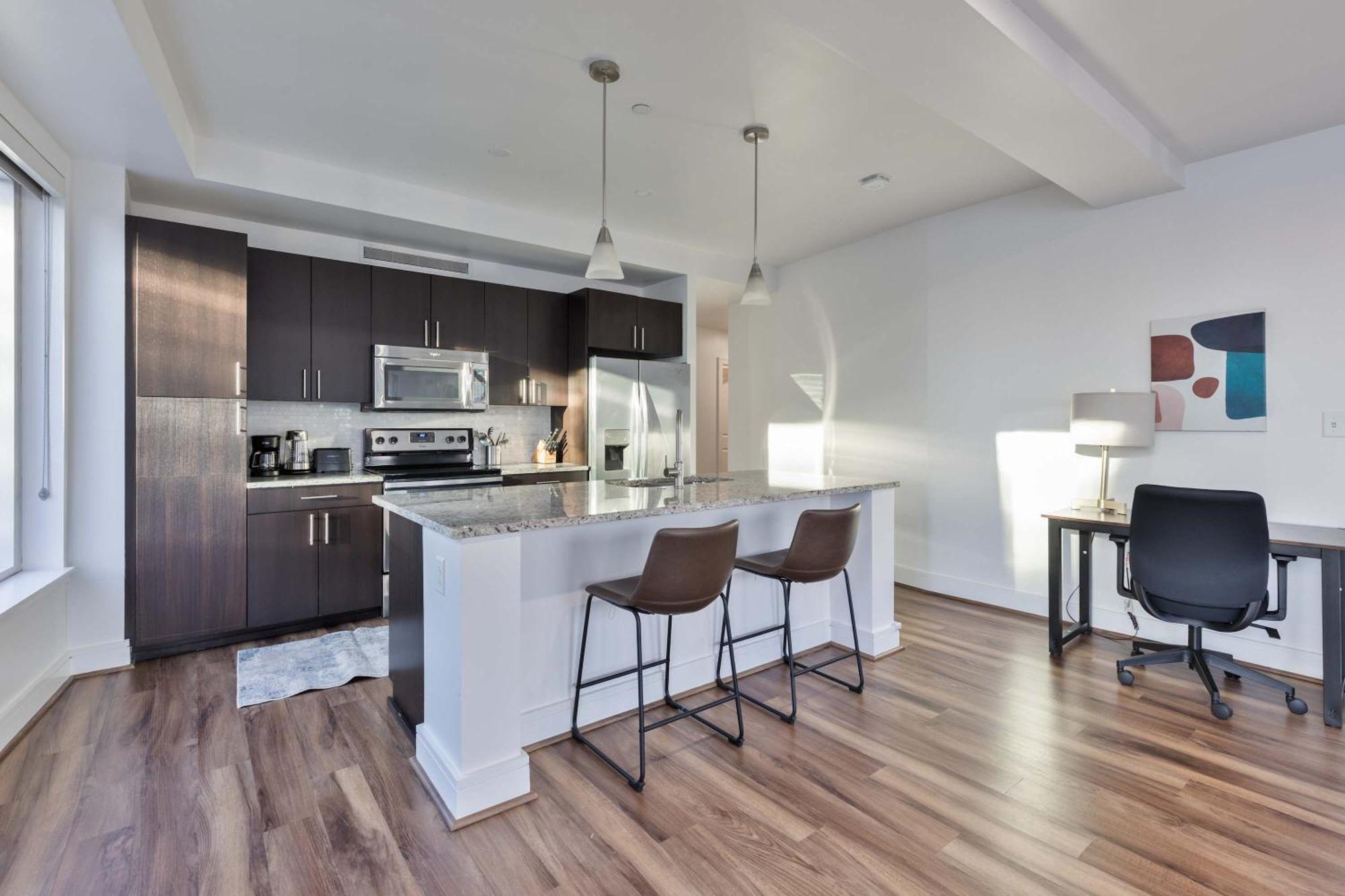 Stylish Seaport Near Waterfront Dining & Downtown Apartment *