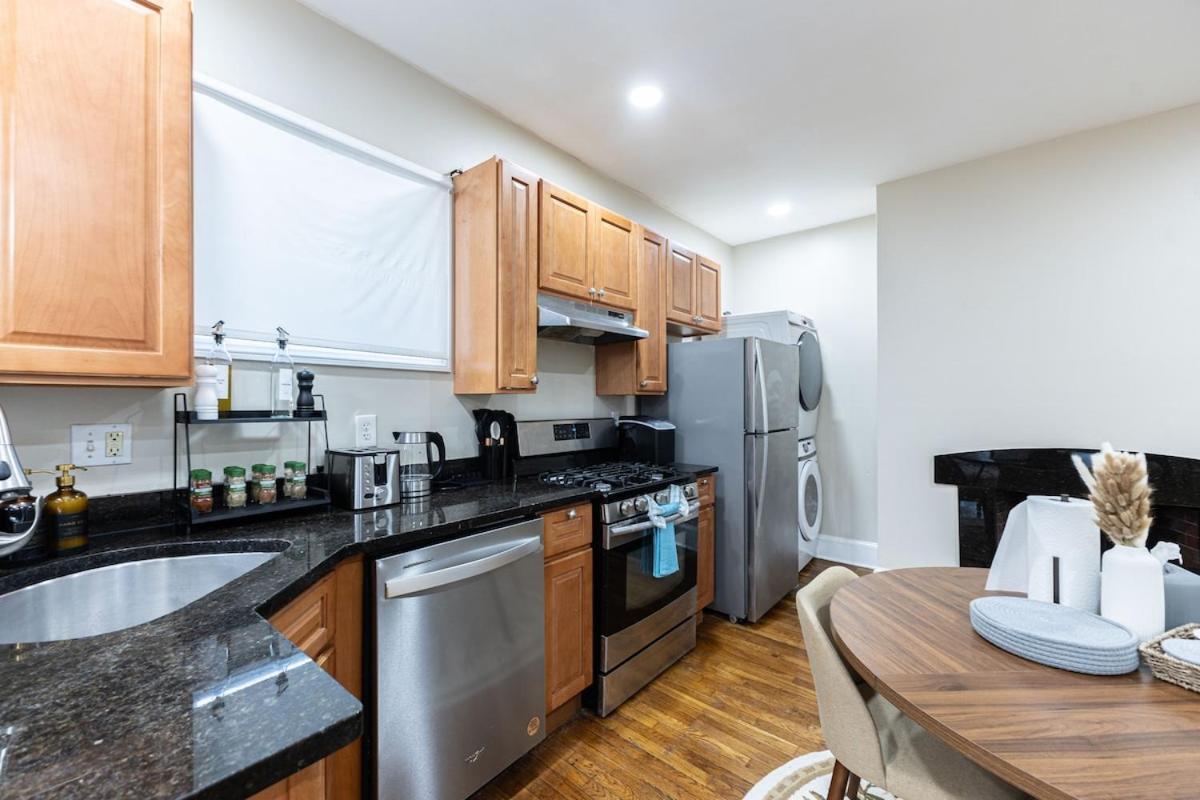 Apartment Cozy, Spacious Near Downtown Boston